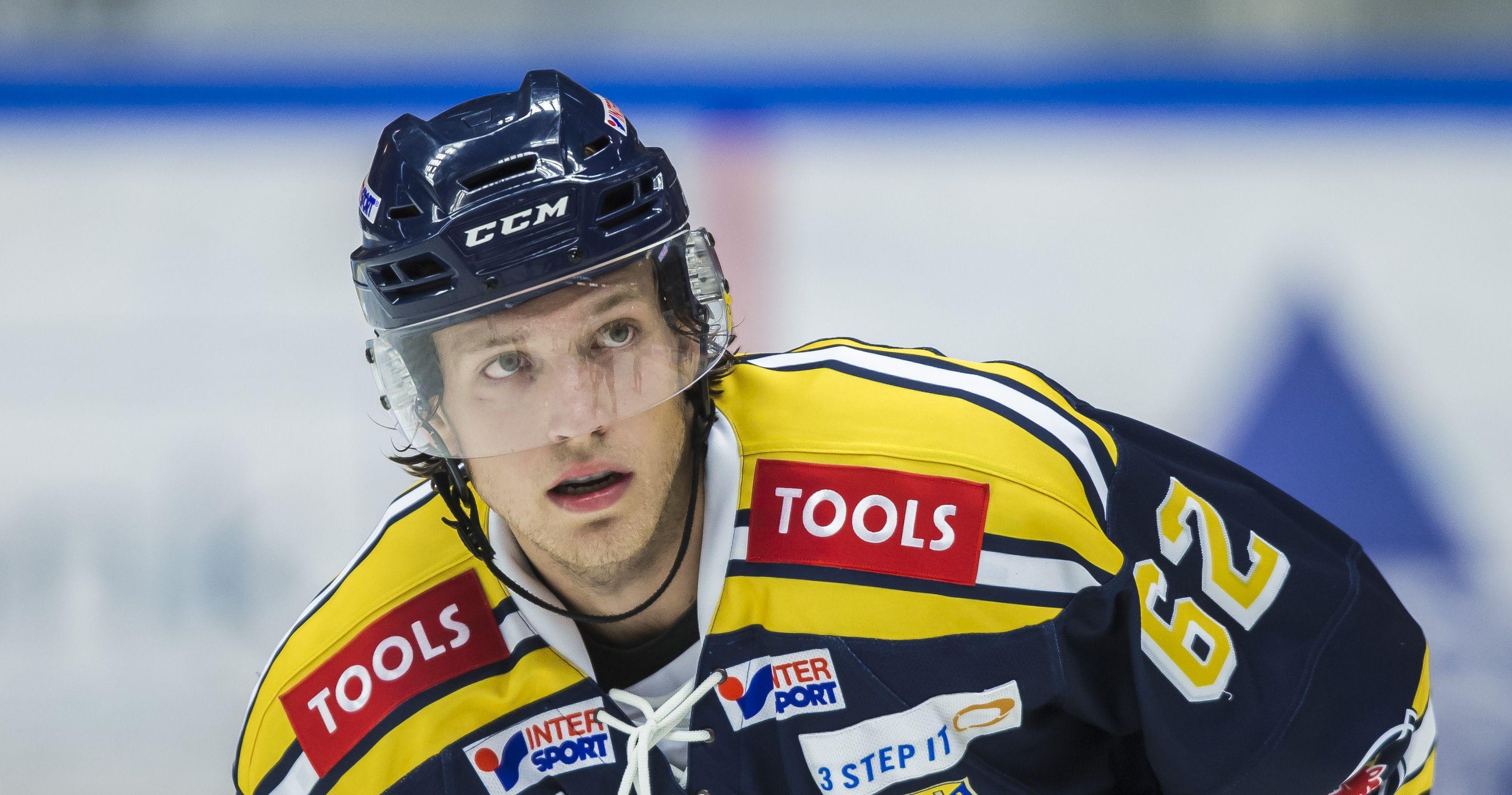 Den 25-årige forwarden lägger av