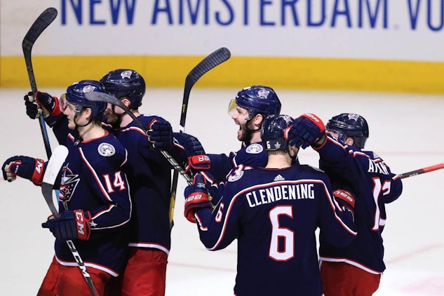 8 CBFA9 F4 2 BDA 4232 B066 7283341 DCED4