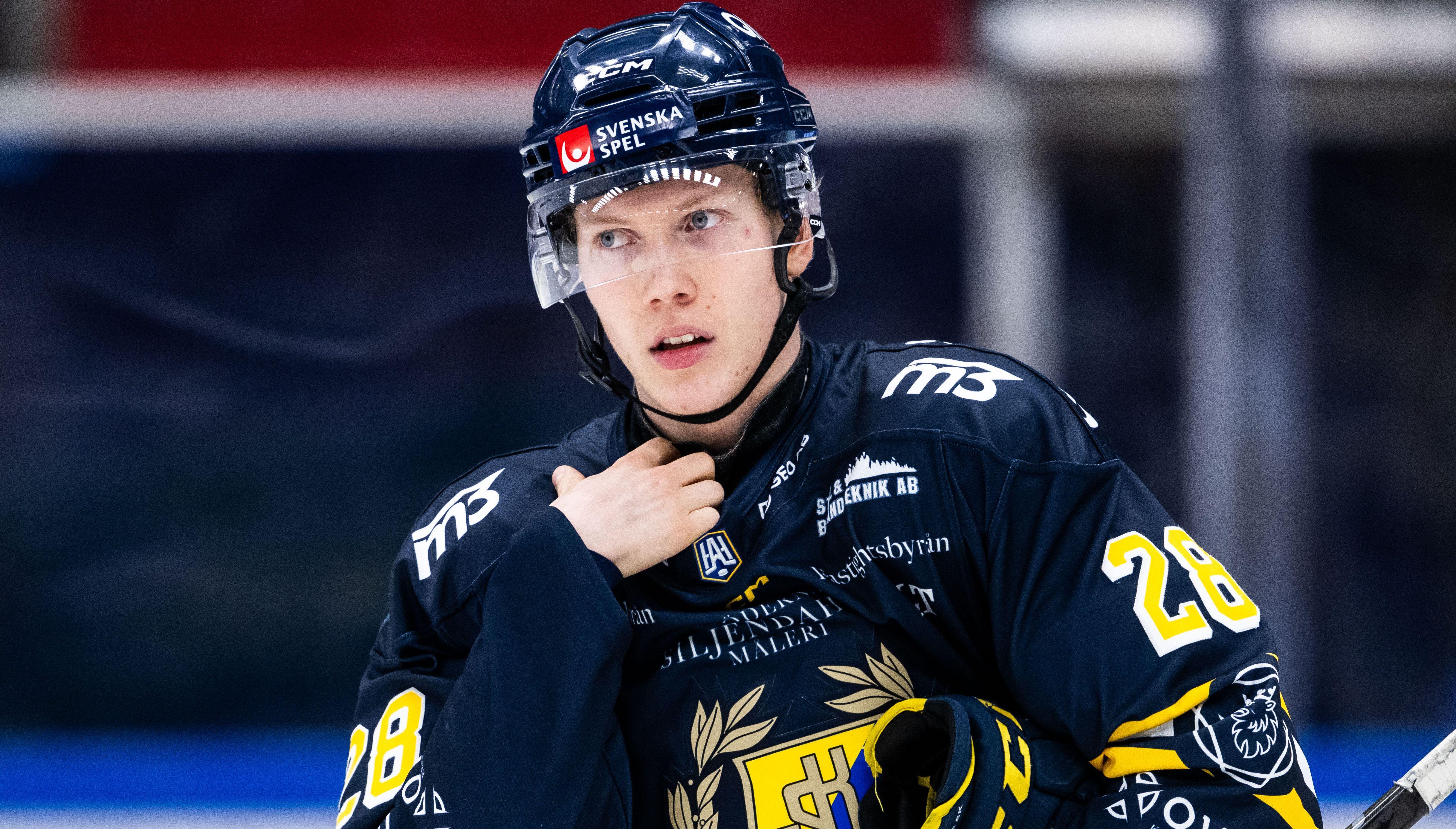 Får ett A-lagskontrakt med den allsvenska storklubben