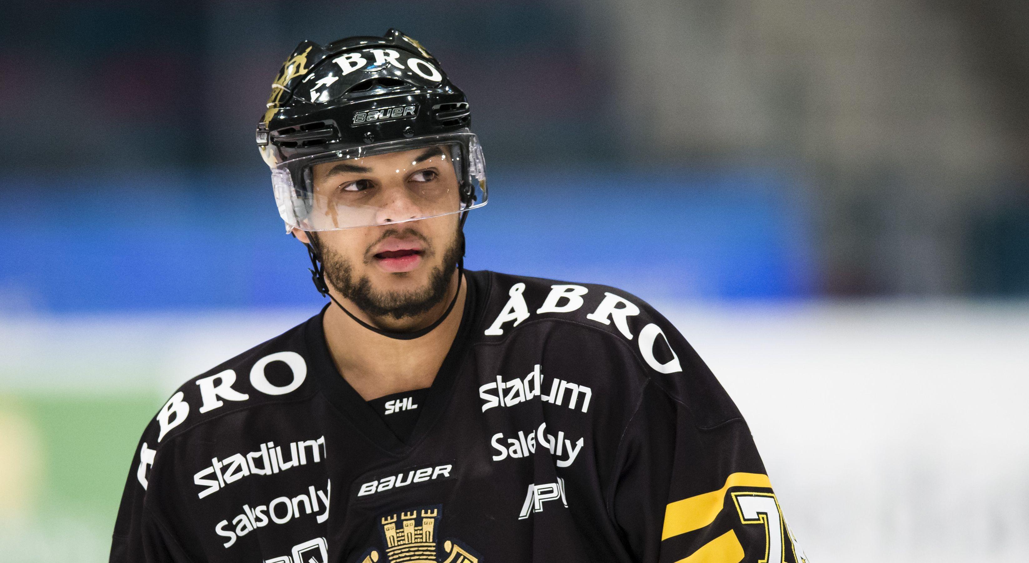 Akim Aliu får sparken