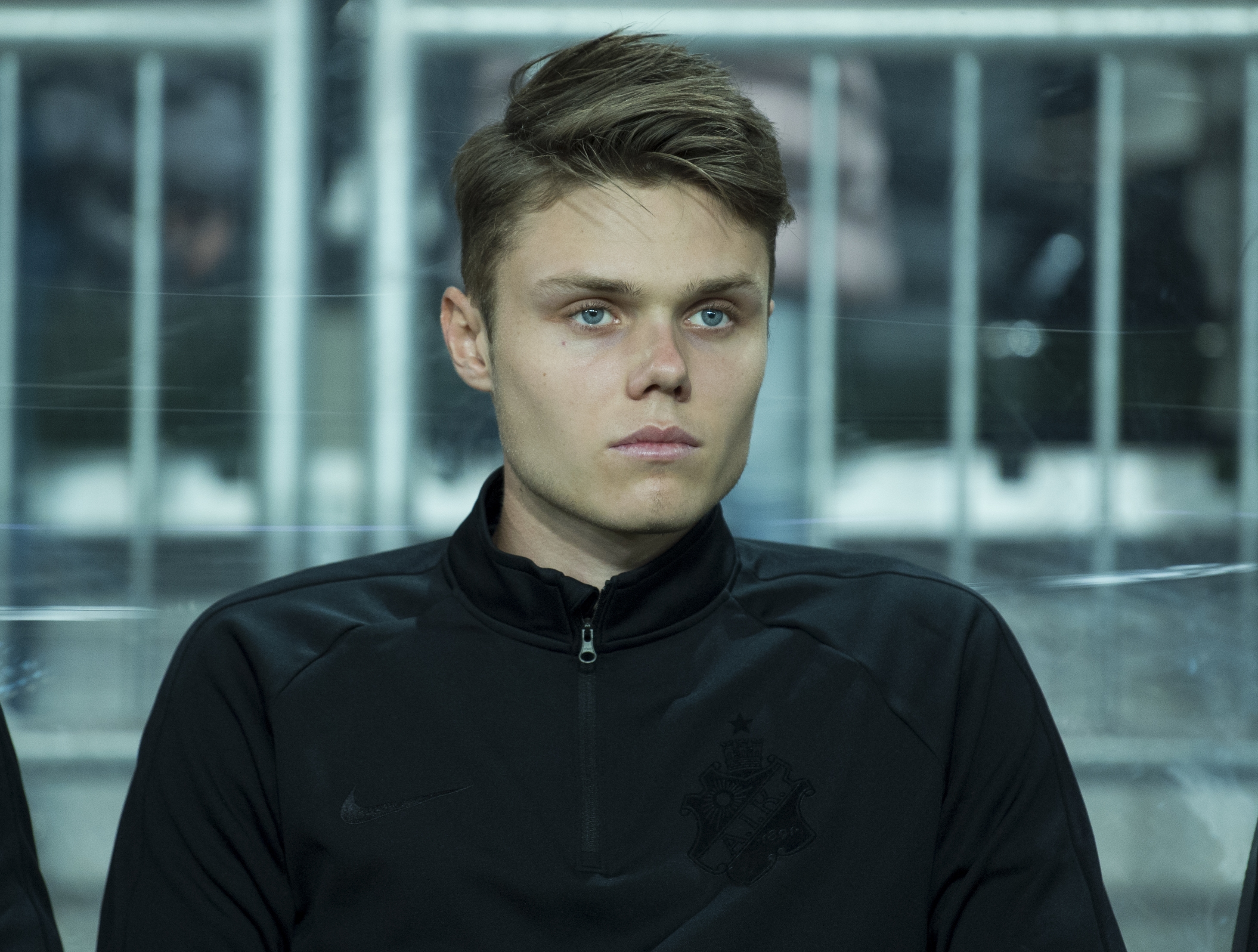 AIK-försvararen kan hamna i allsvensk konkurrent