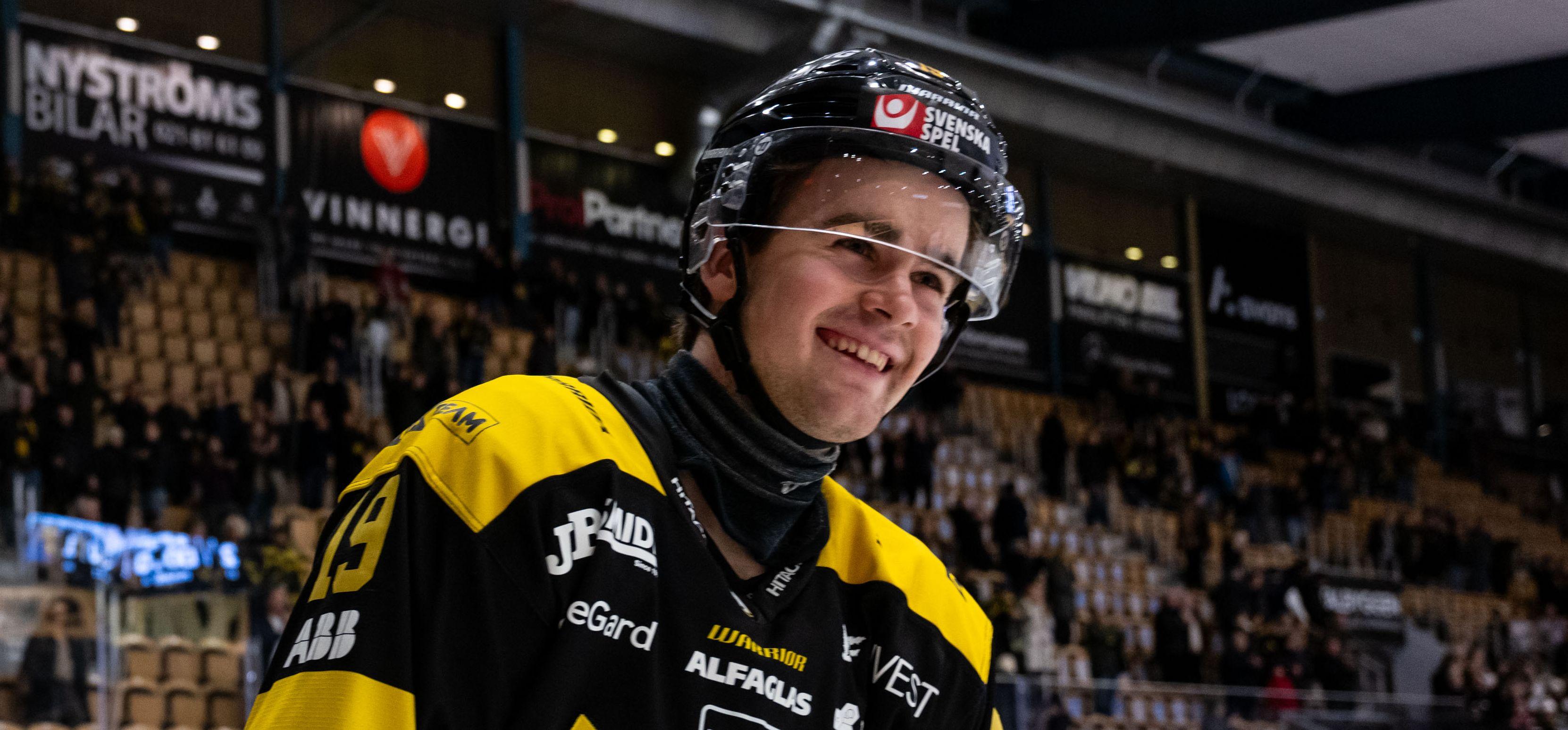 Värvar forward med allsvenska meriter