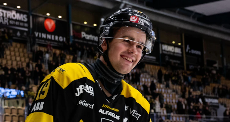 Värvar forward med allsvenska meriter