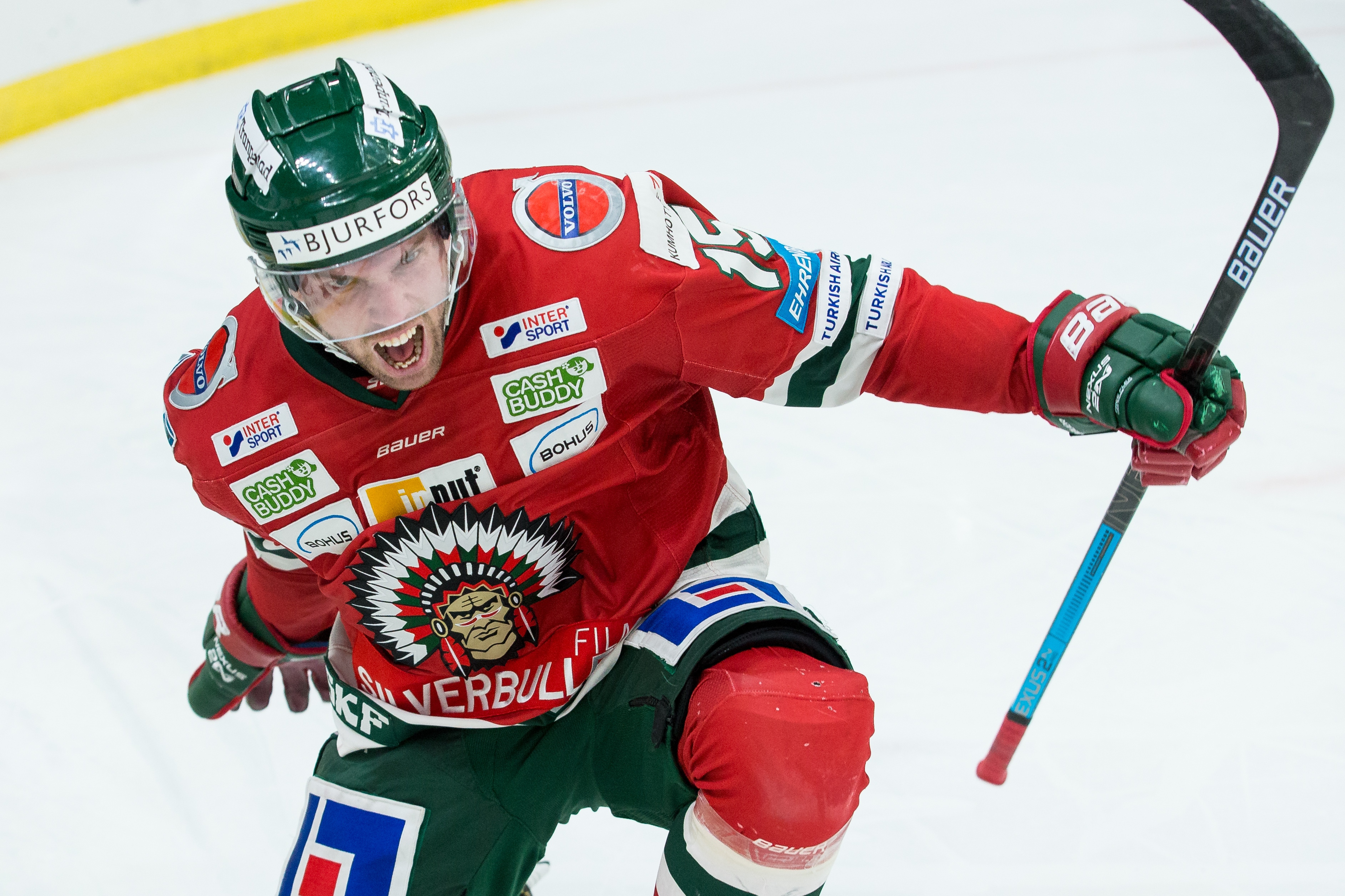 Efter debutsäsongen i SHL - får förlängt med Frölunda