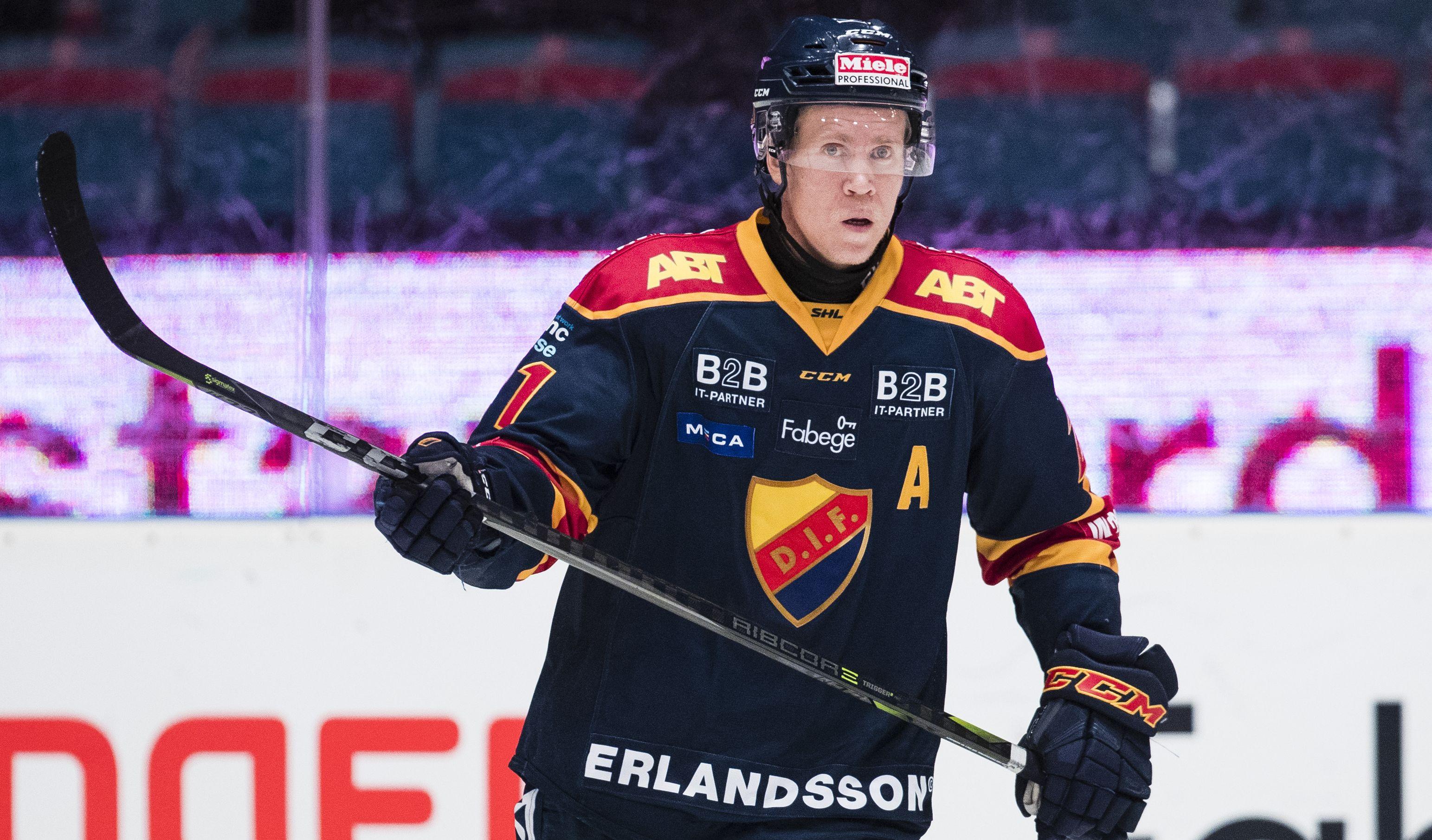 Stjärncentern tränar på is med Djurgården igen