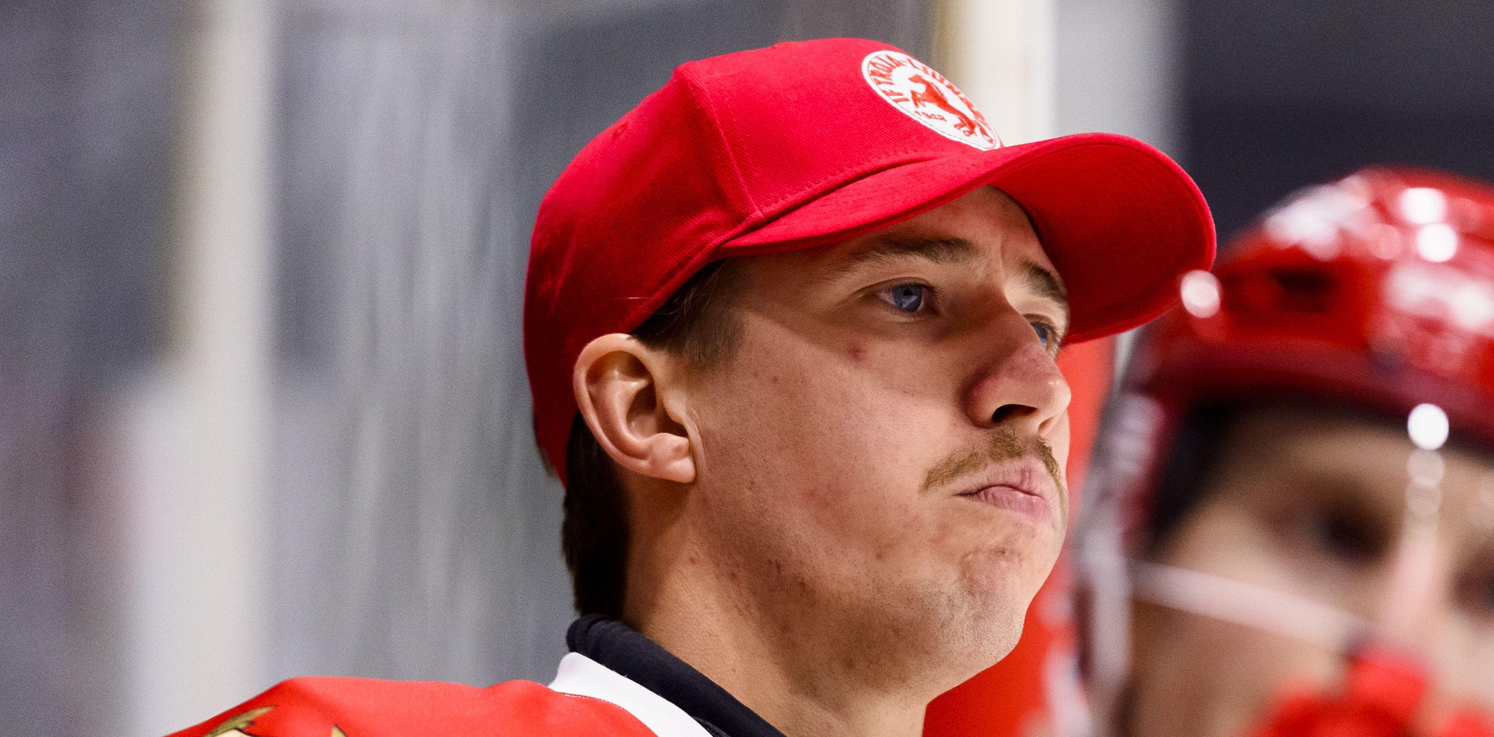 Målvakten avstängd för otillåten vadhållning - klubben tar in en ersättare