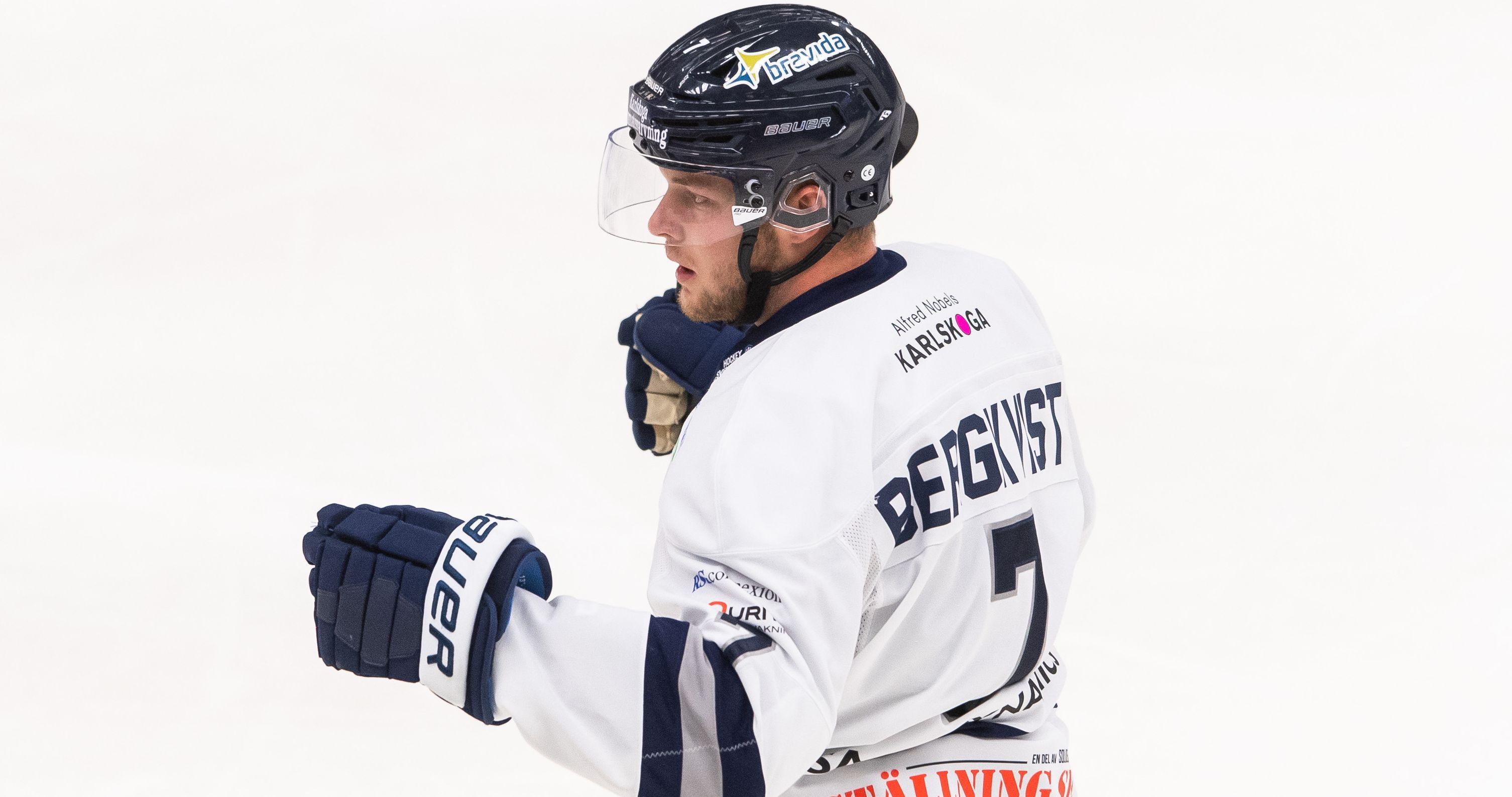 Mora förstärker och forwarden lämnar