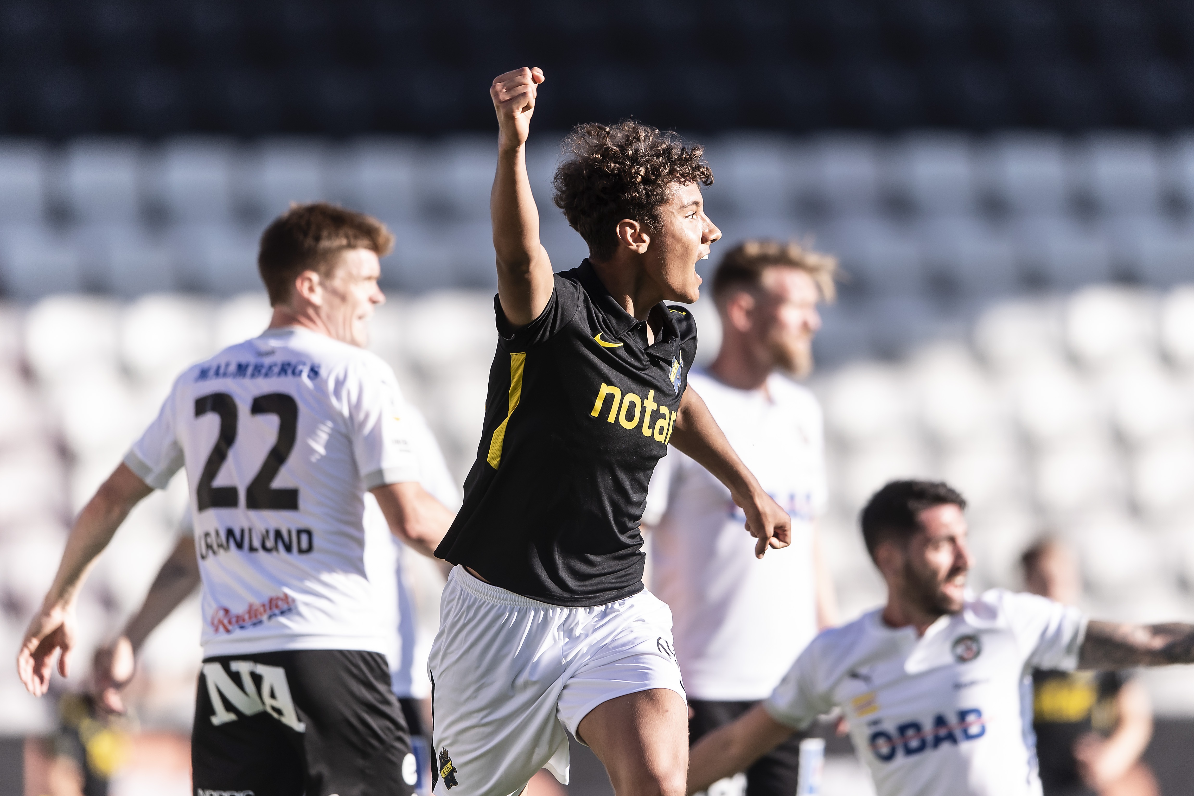 Fotbollshelg med allsvensk premiär