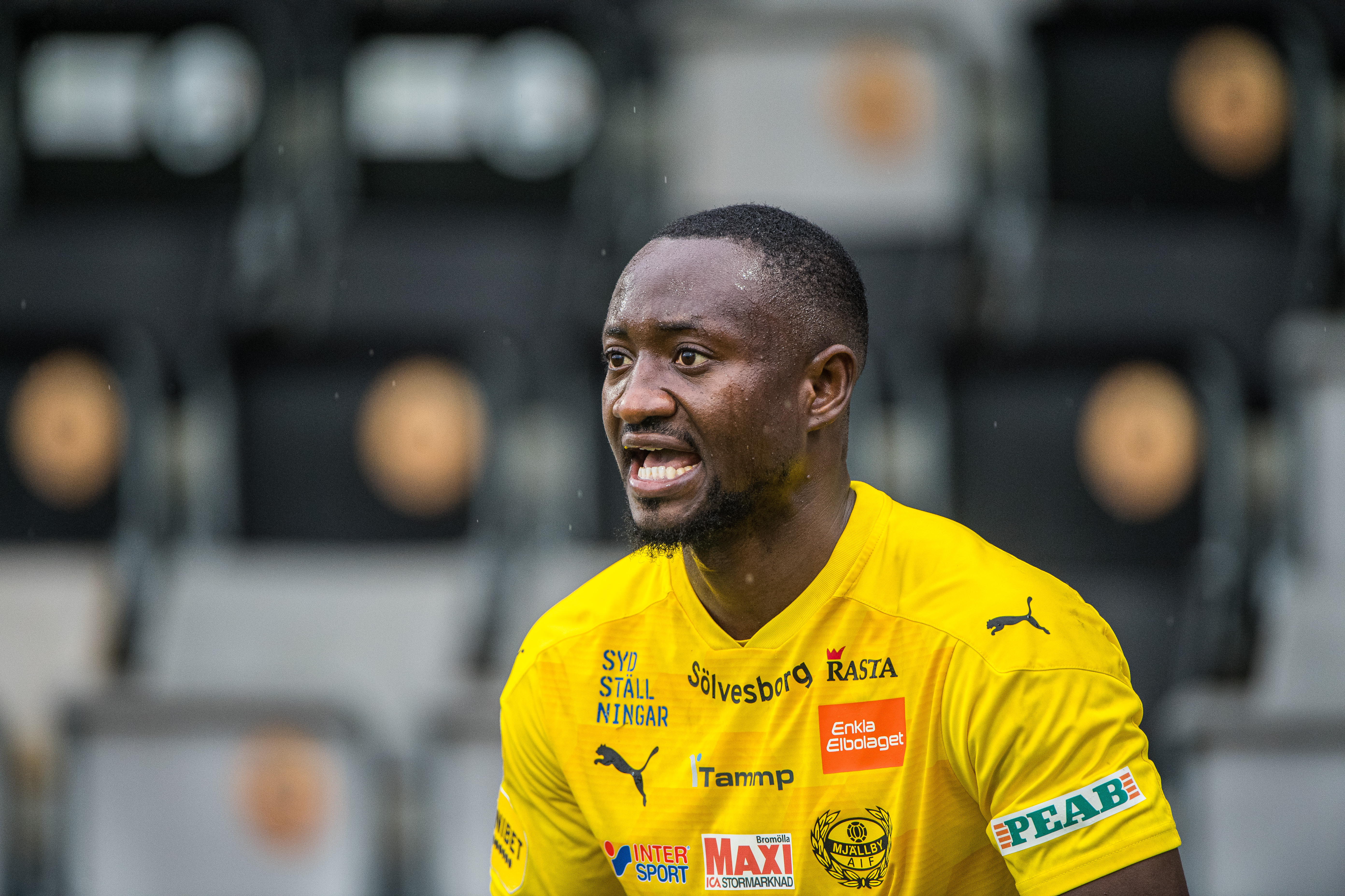 Uppgifter: Anfallaren aktuell för sensationell comeback