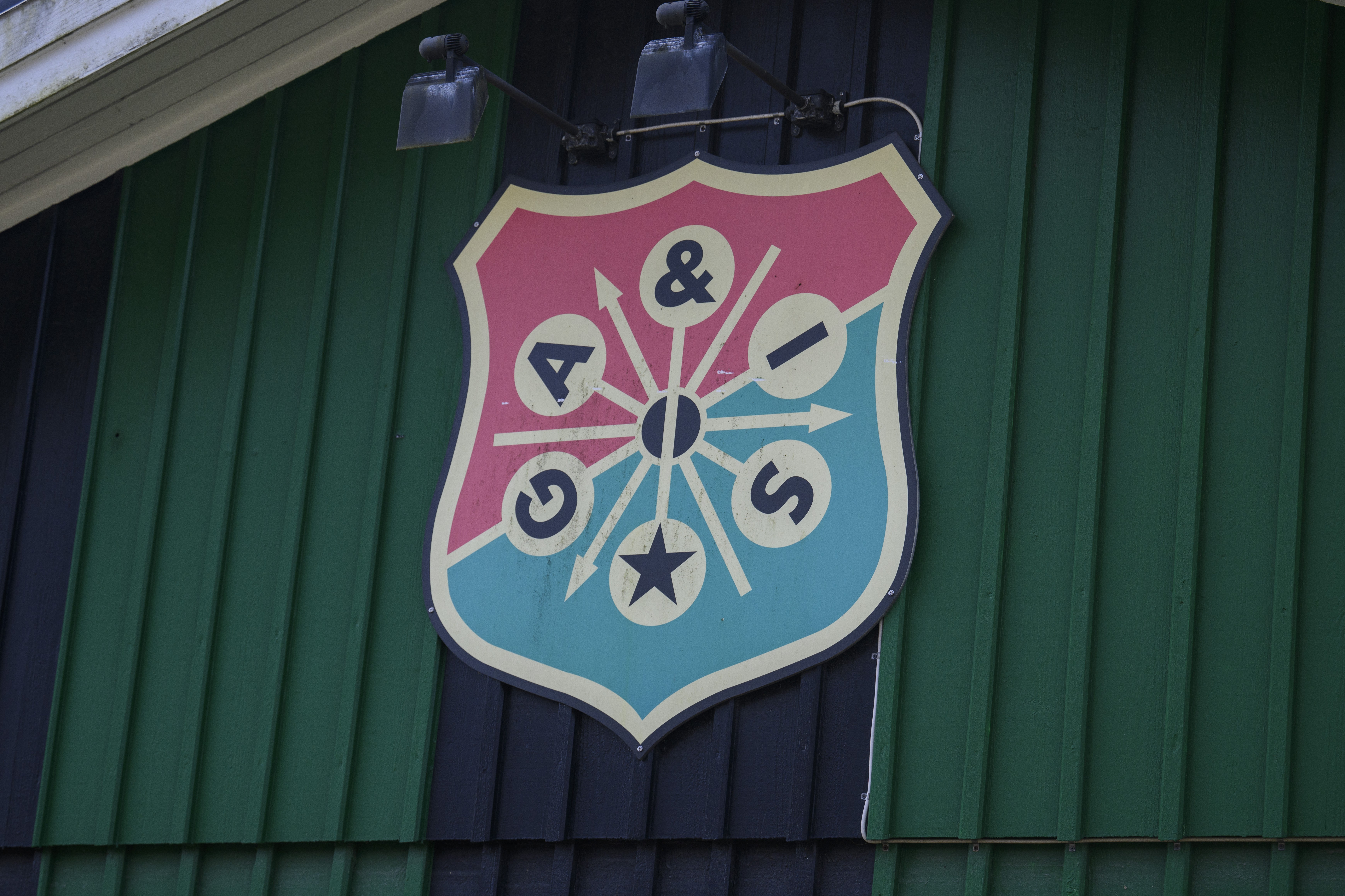 Gais besked: köper tillbaka Gaisgården