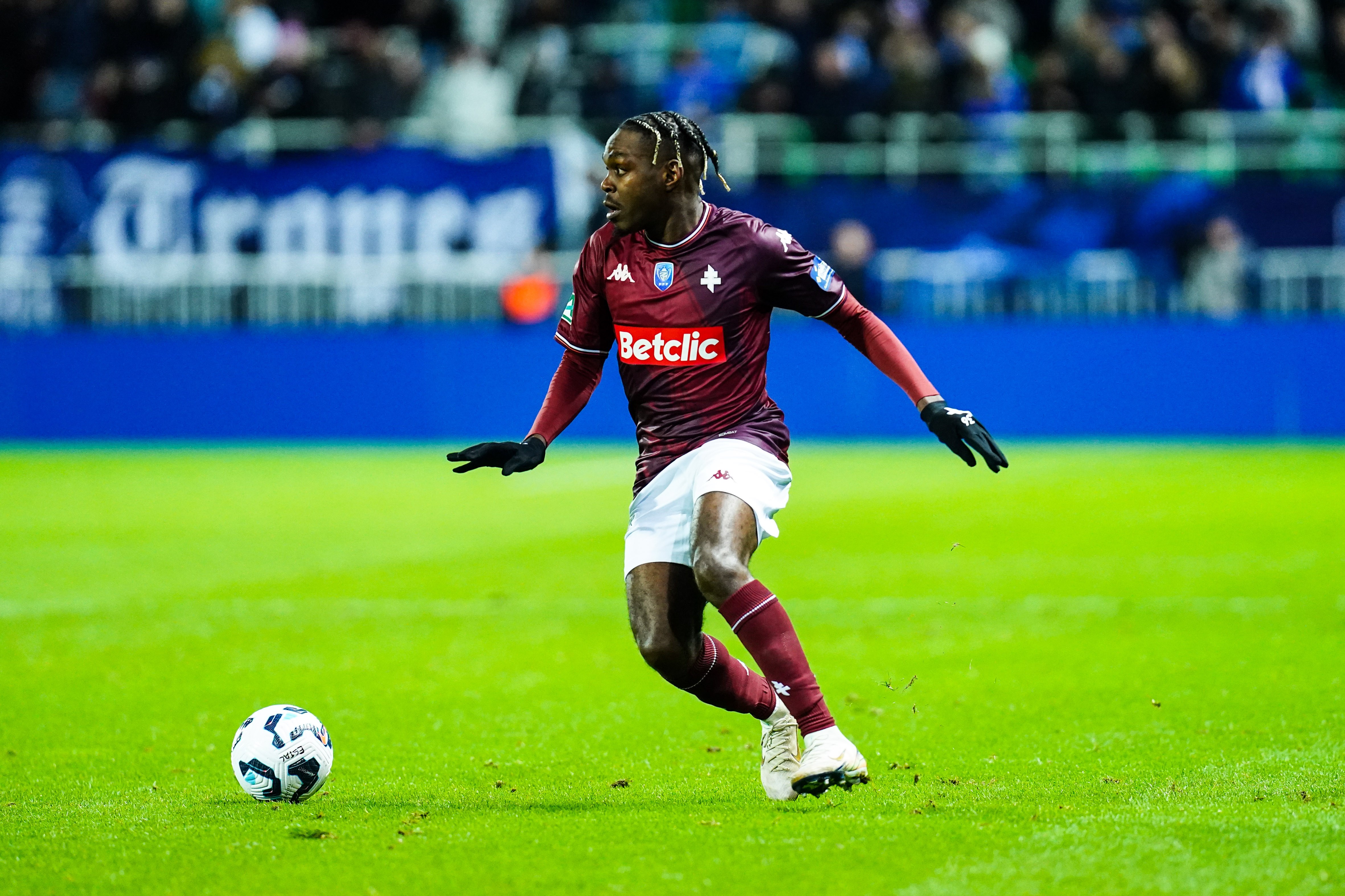 Uppgifter: Dif kan värva från Ligue 1