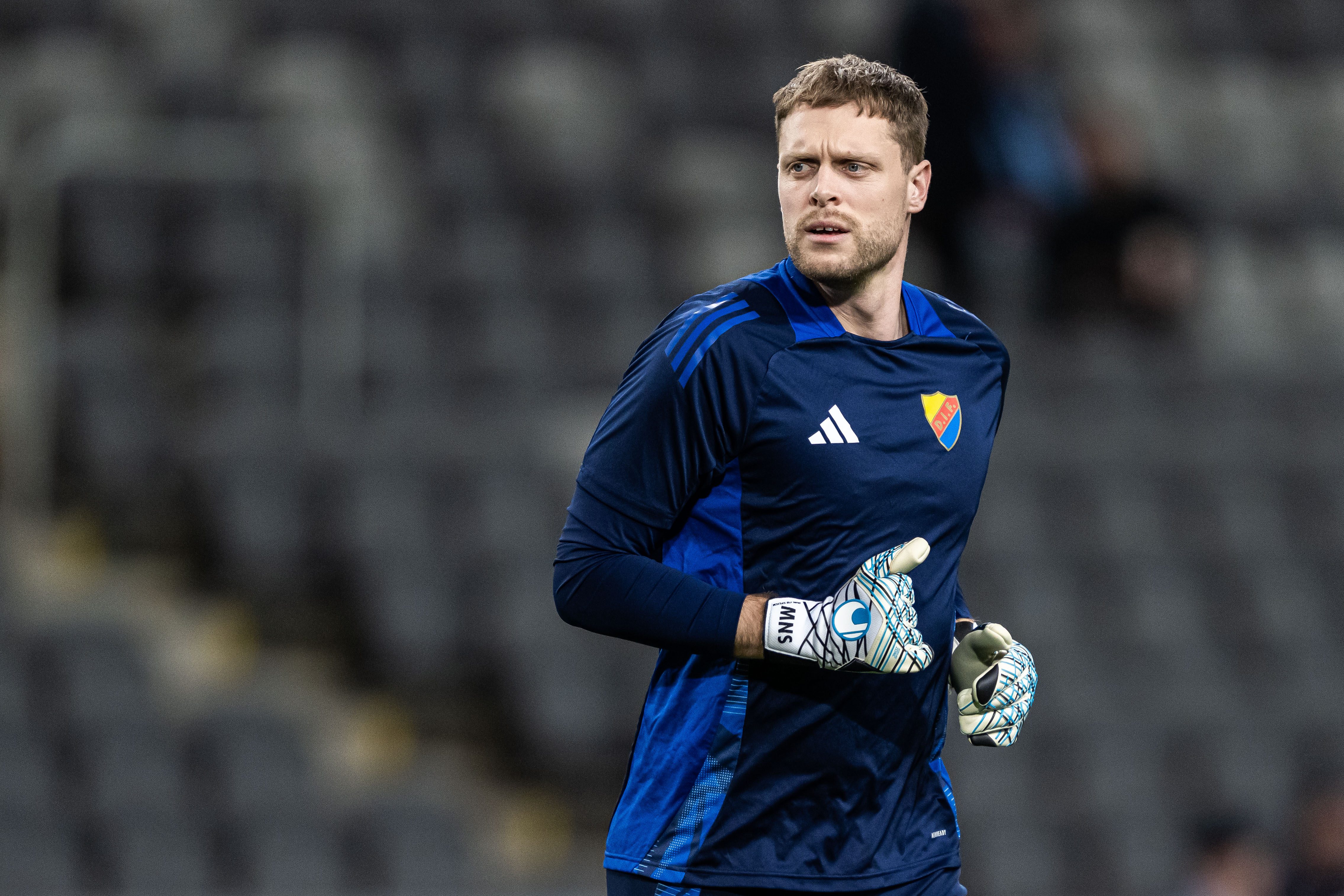 Målvakten tvingas lägga av