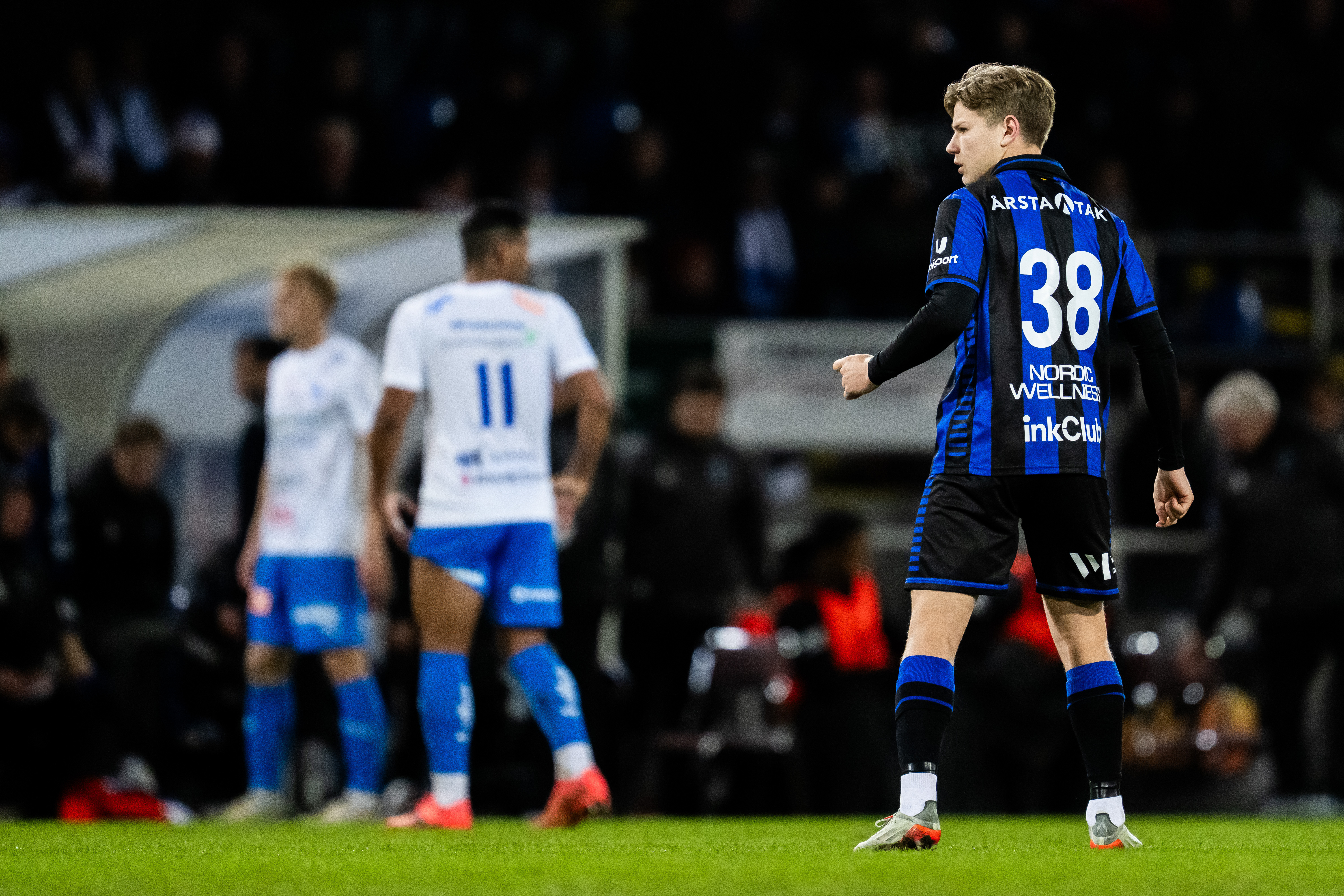 Sirius skriver kontrakt med talang