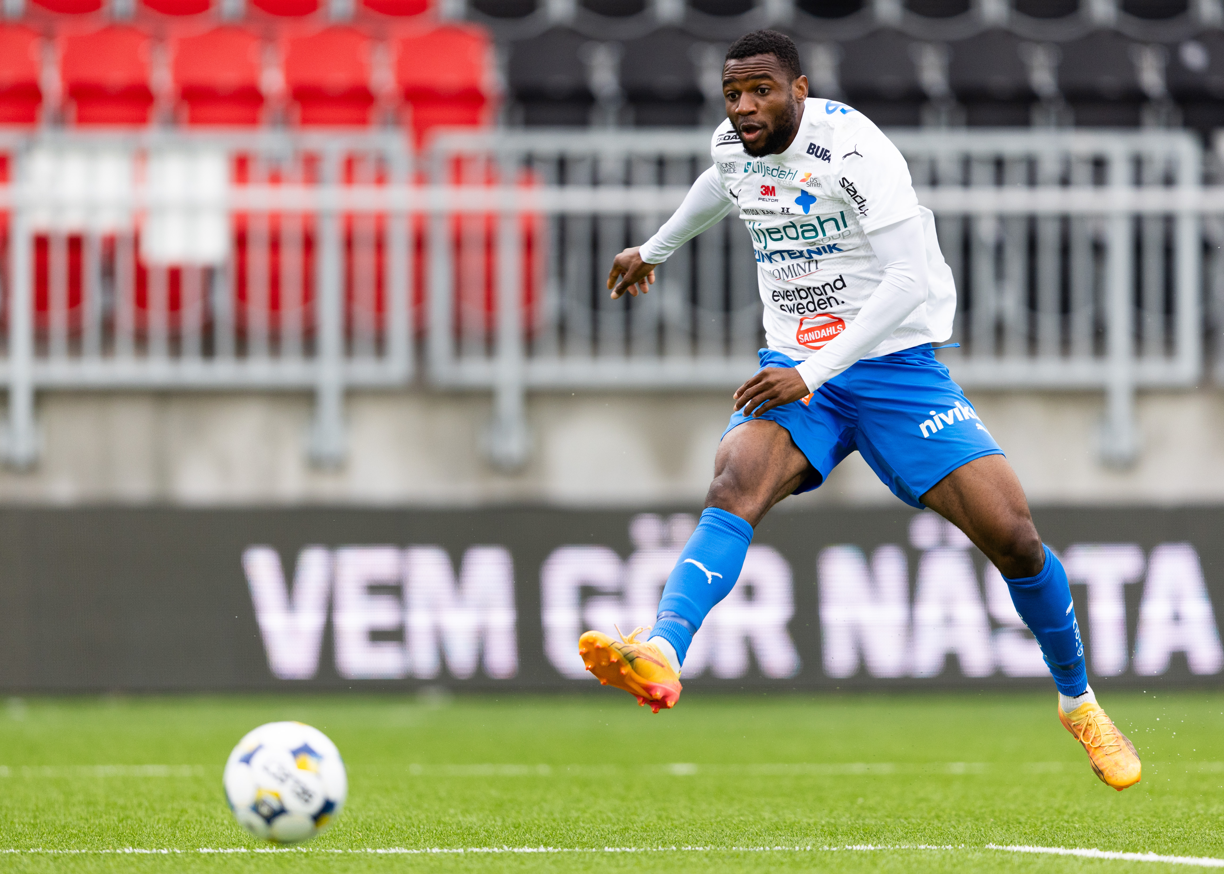 Utländska bud på Johnbosco Kalu