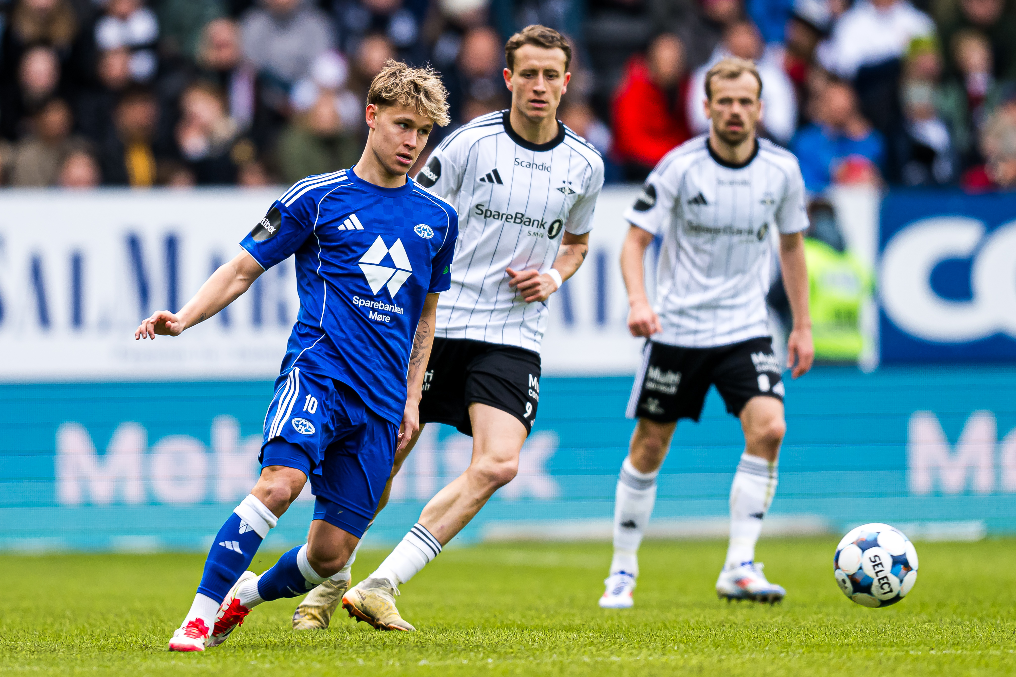 Uppgifter: Mästarna på väg mot rekordvärvning