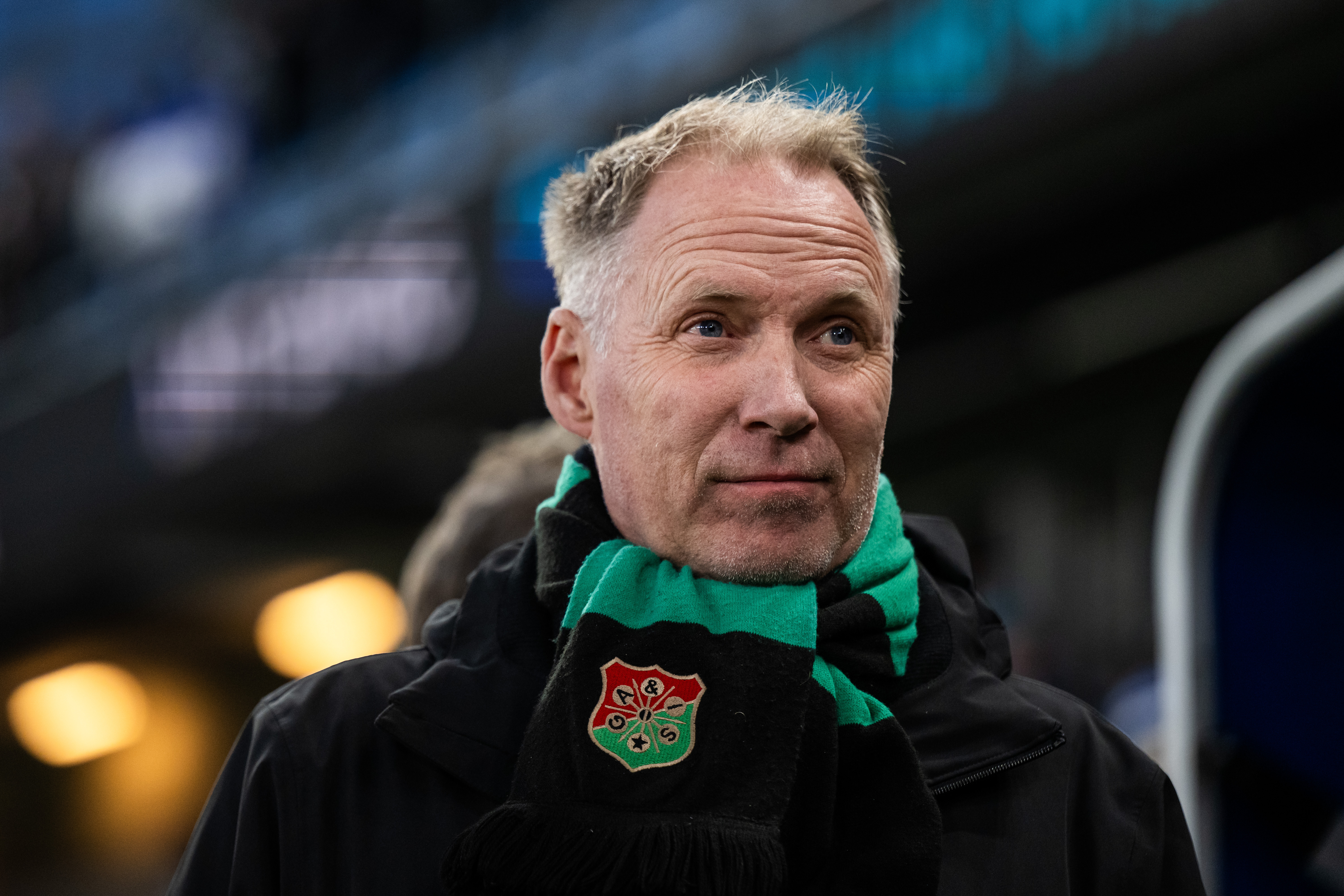 Gais värvar Shalom Ekong