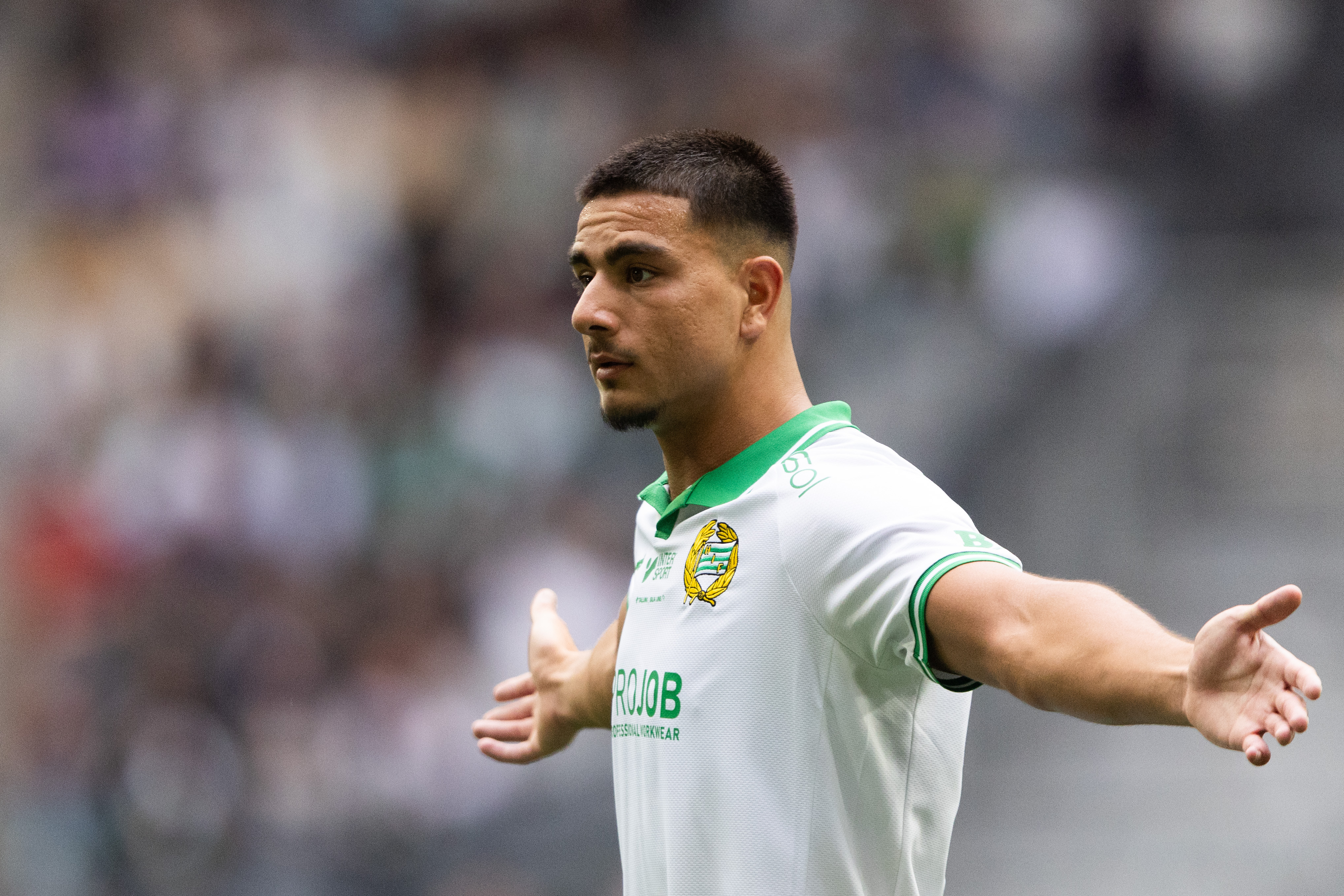 Jusef Erabi nära Lens