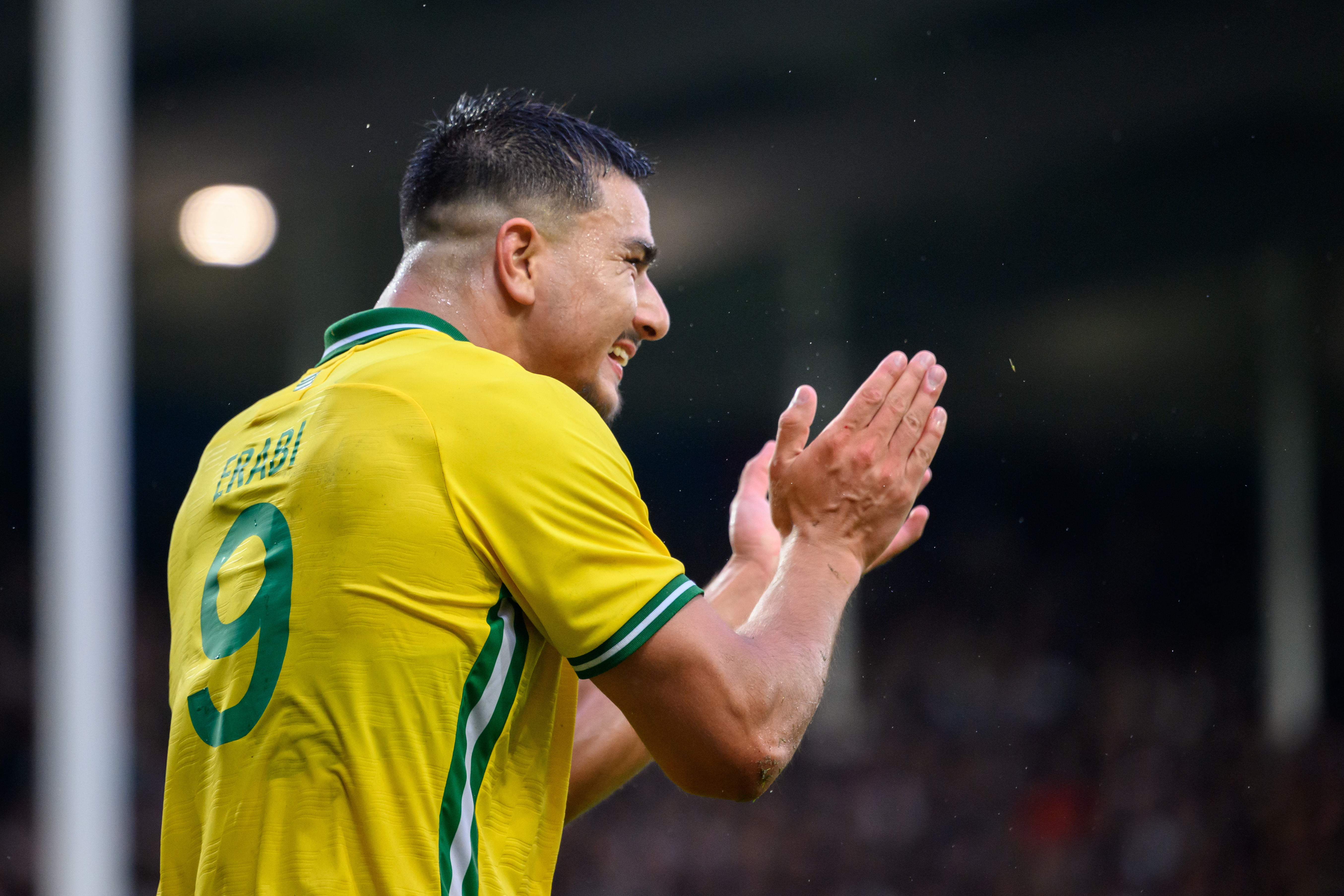 Swansea budar på Jusef Erabi