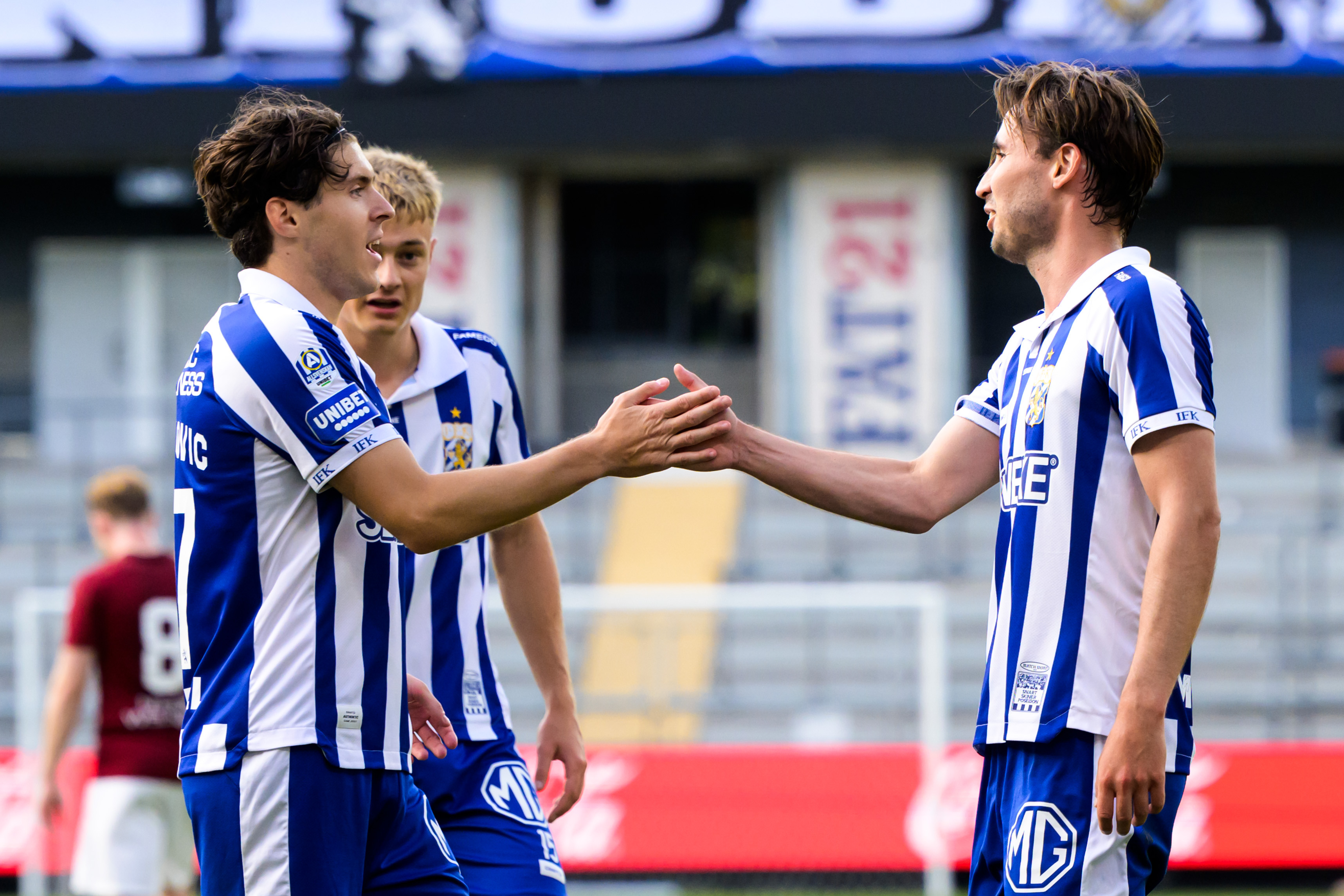 Blåvitt kan släppa trio gratis