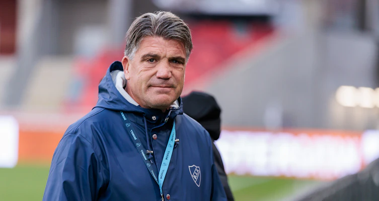 Uppgifter: Sportchefen behöver köpas ut för "miljonbelopp"