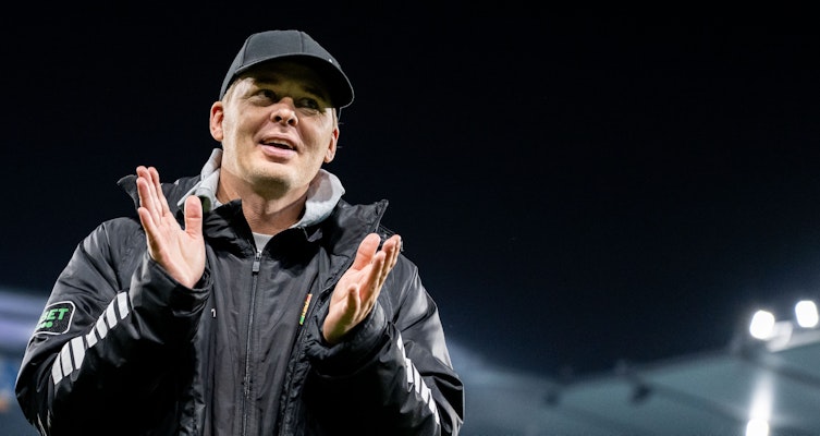 Officiellt: Succétränaren förlänger