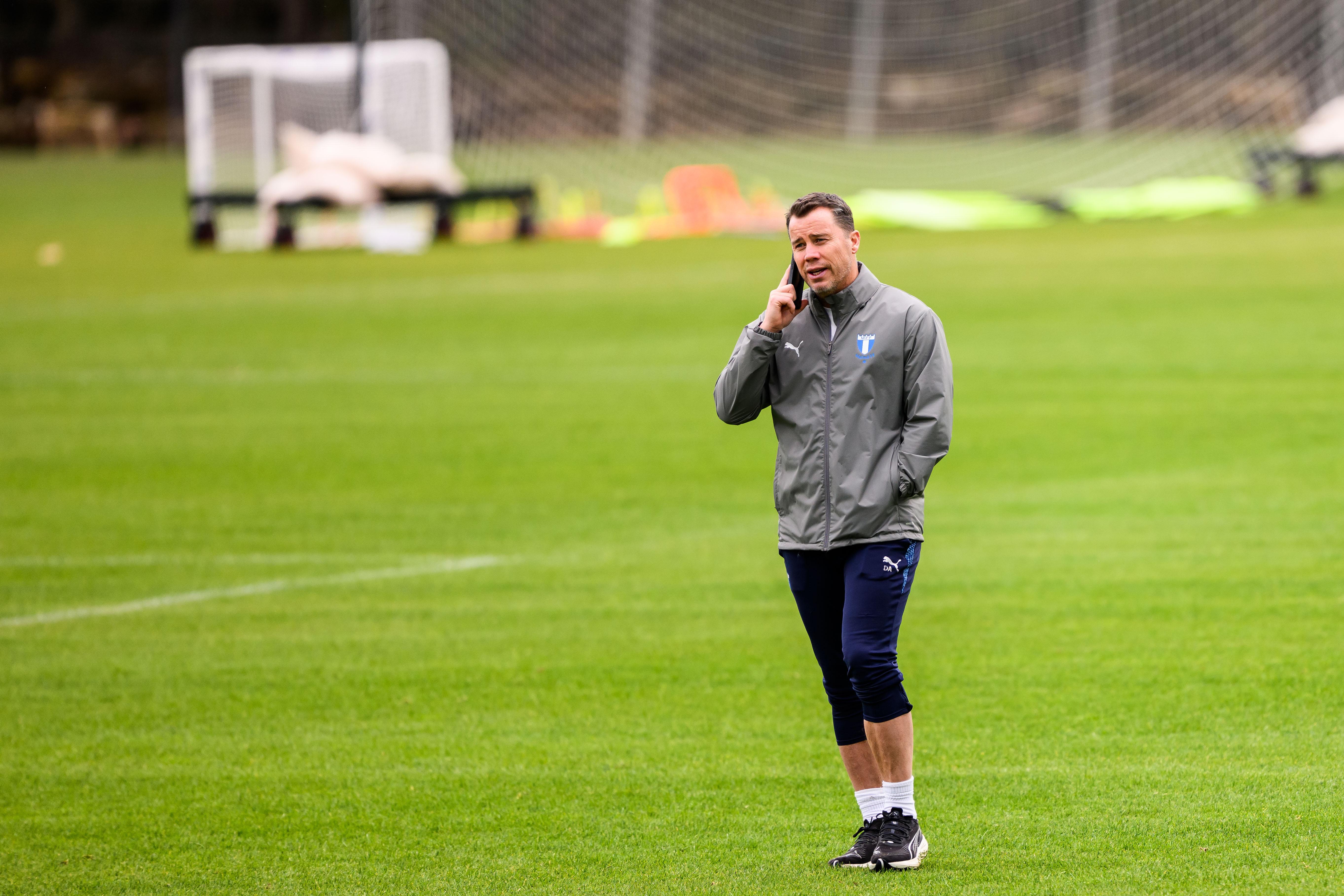 Uppgifter: MFF lägger jättebud på mittfältare