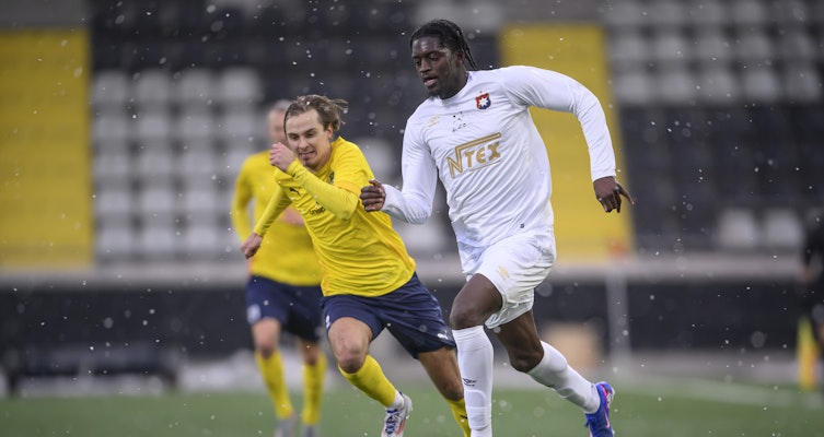 Officiellt: Michael Parker till Öis