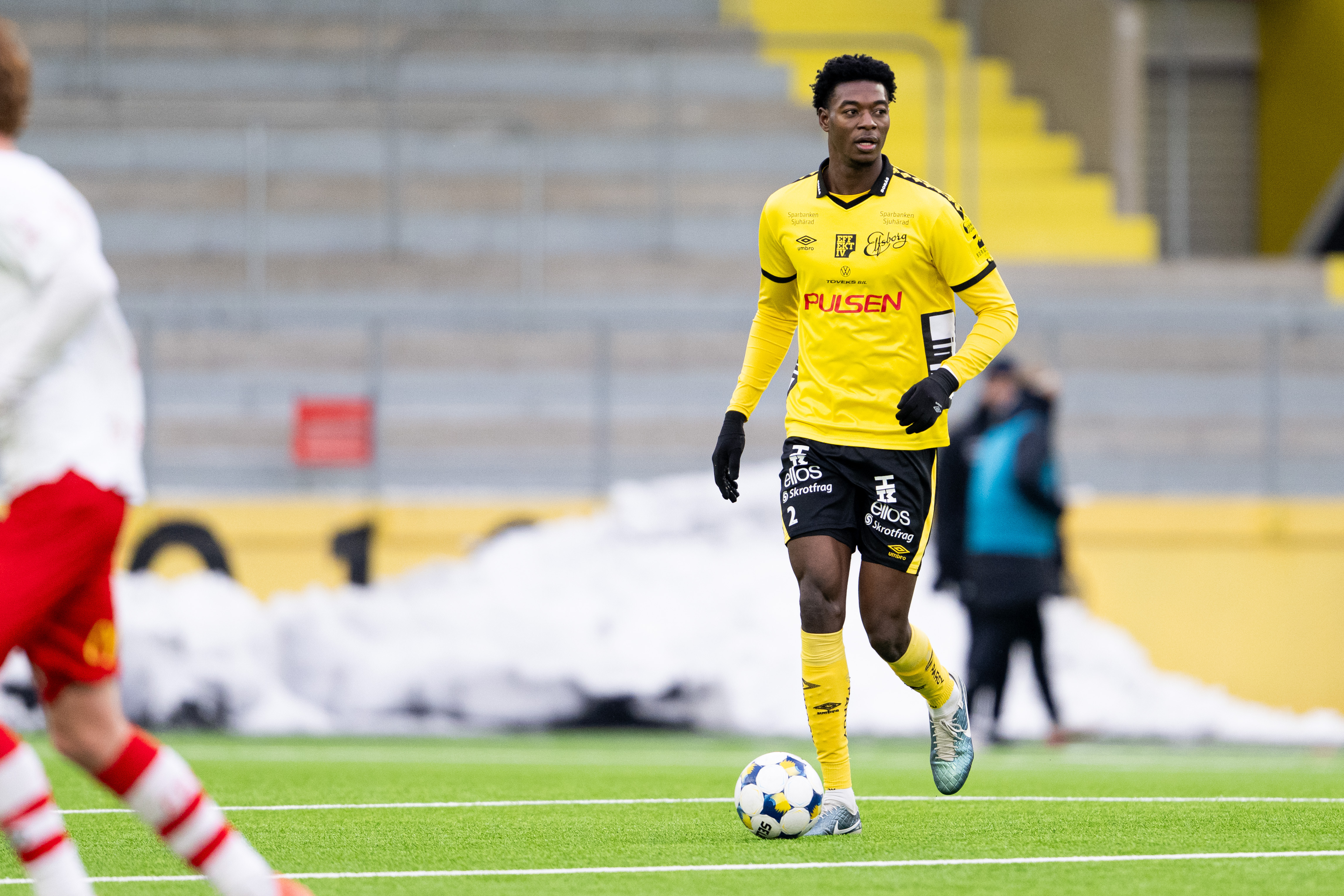 Officiellt: Mittbacken förlänger kontraktet