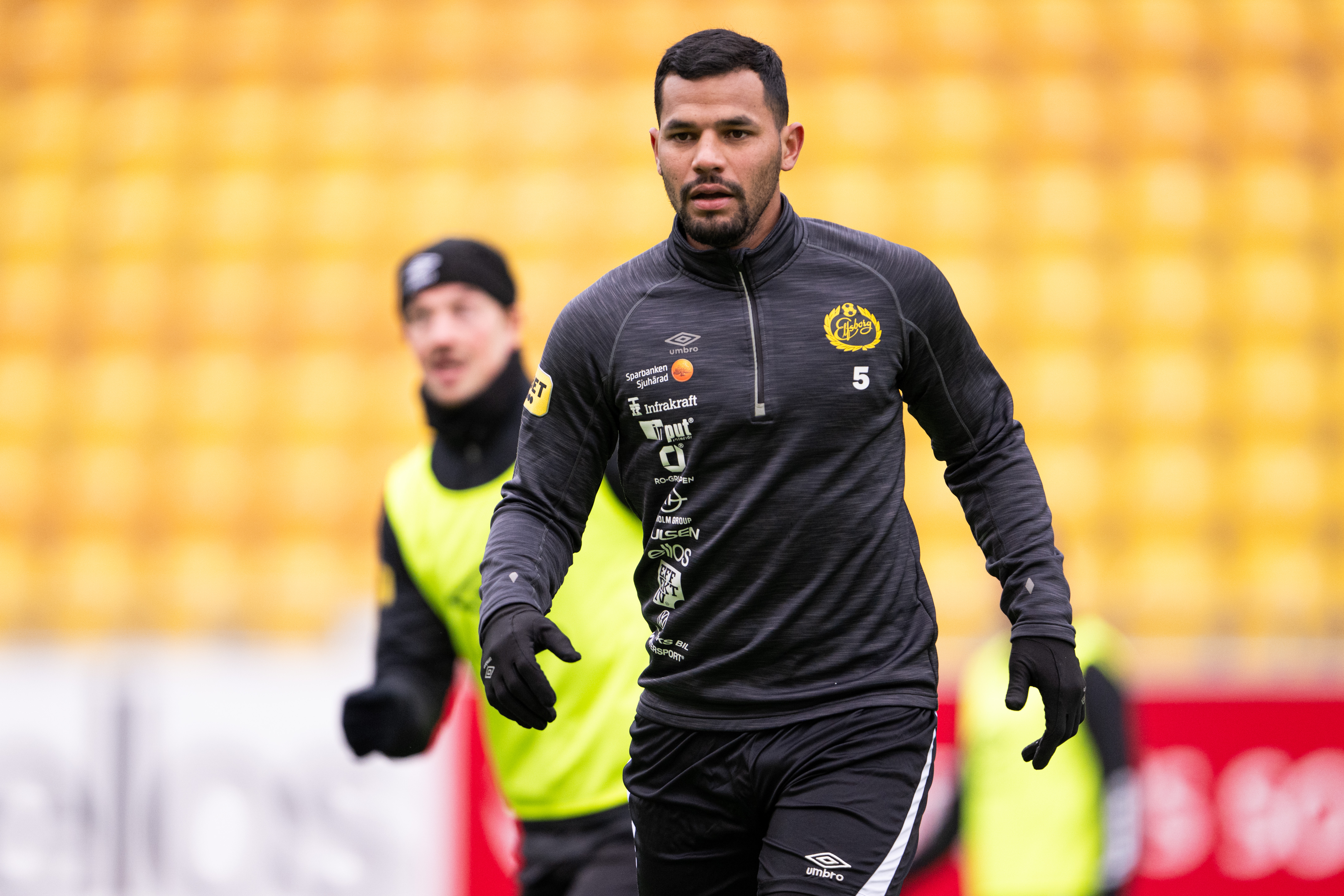 Uppgifter: Mittfältaren kan vända hemåt