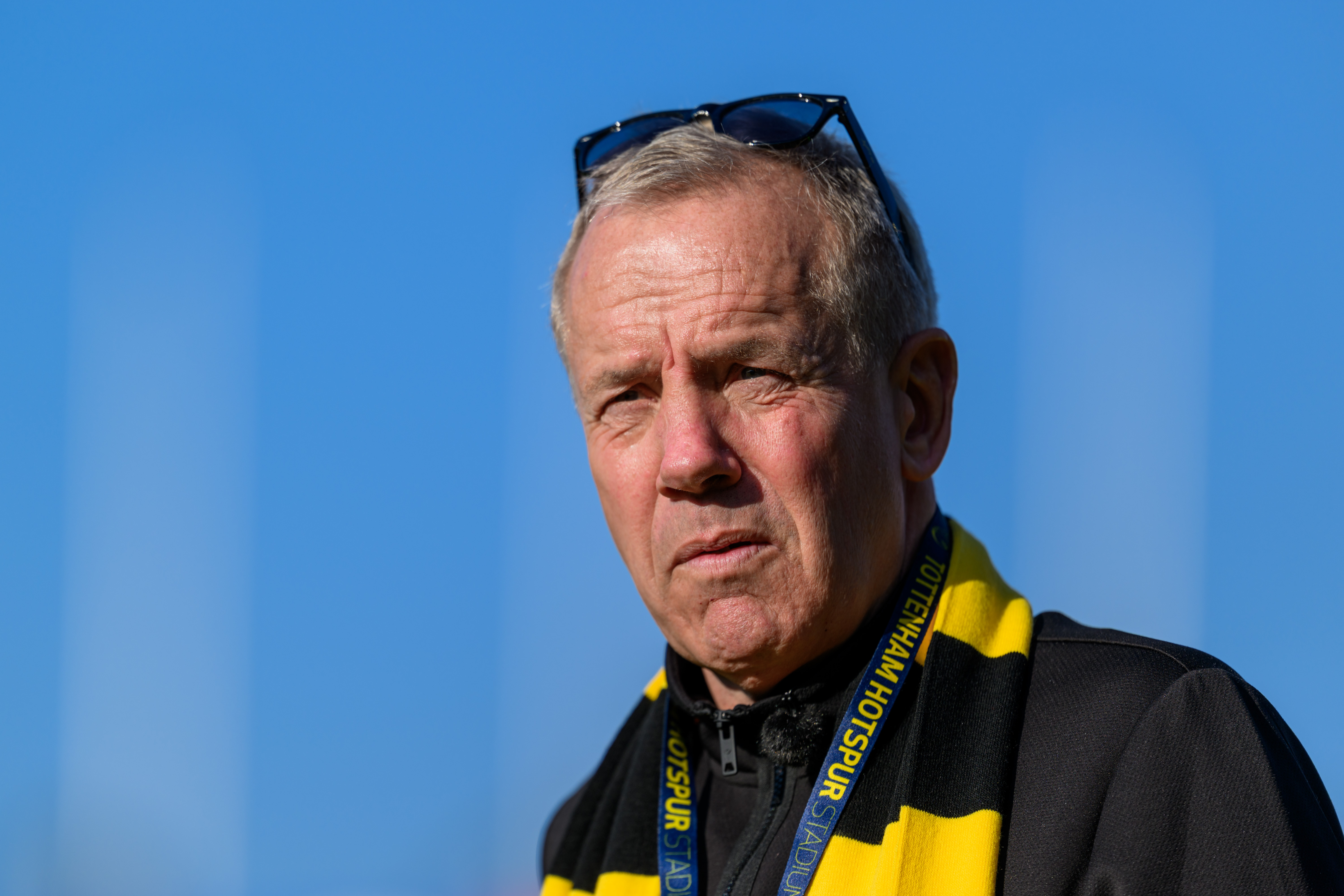 Uppgifter: Han ersätter Stroud