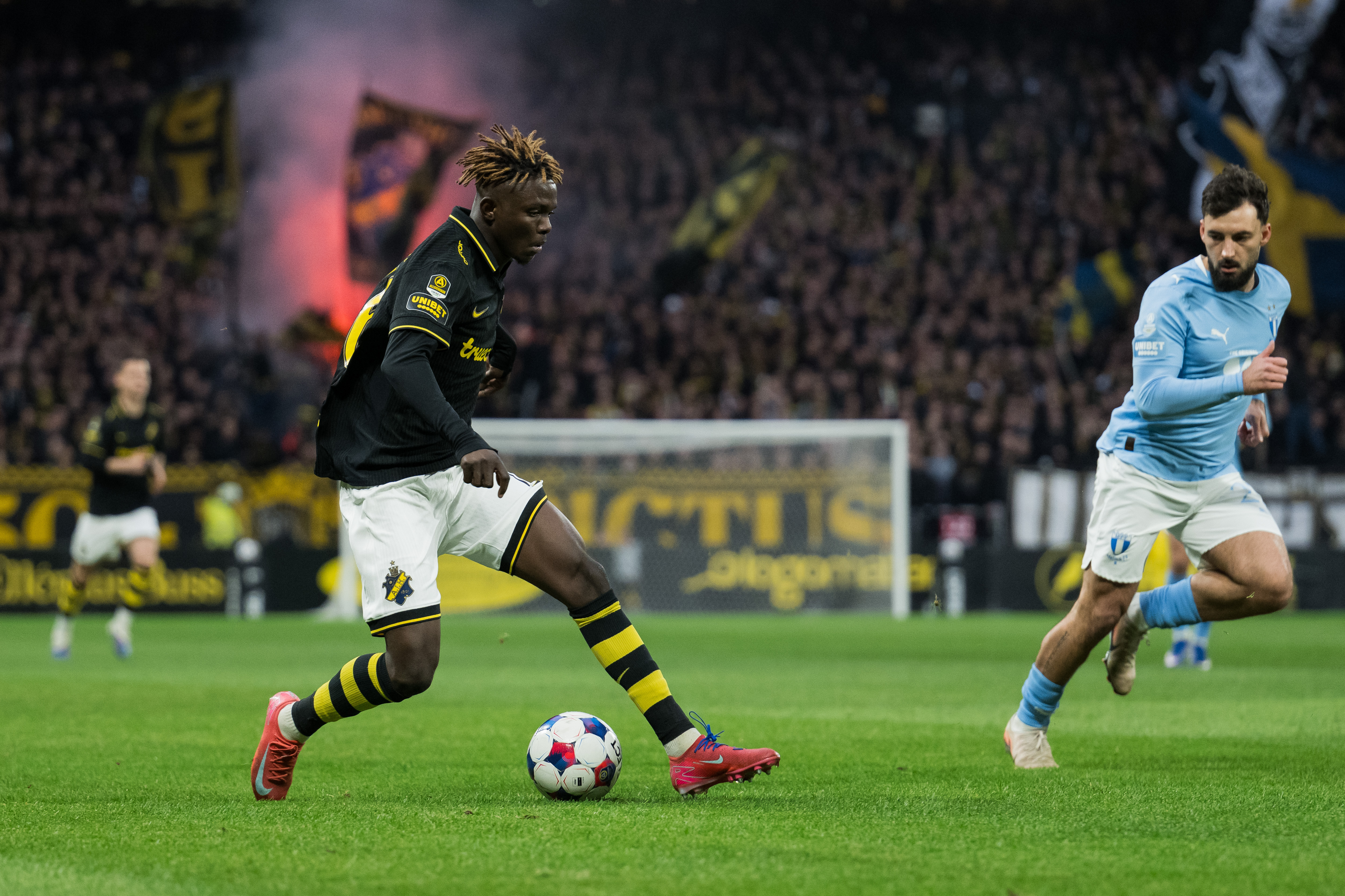 Uppgifter: Stjärnan uttagen i landslaget - kan missa matcher