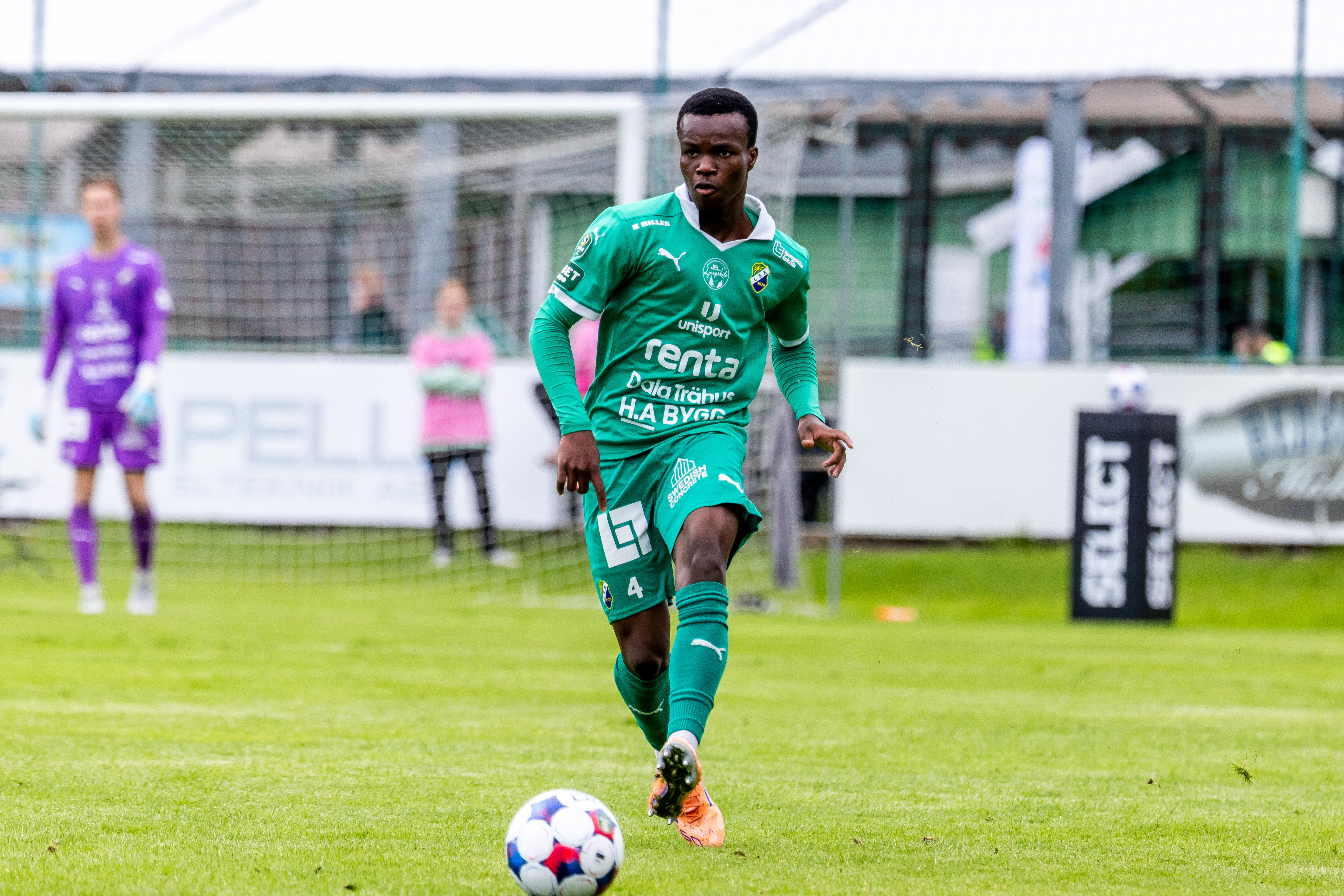 Uppgifter: Storklubben lånar in från Superettan