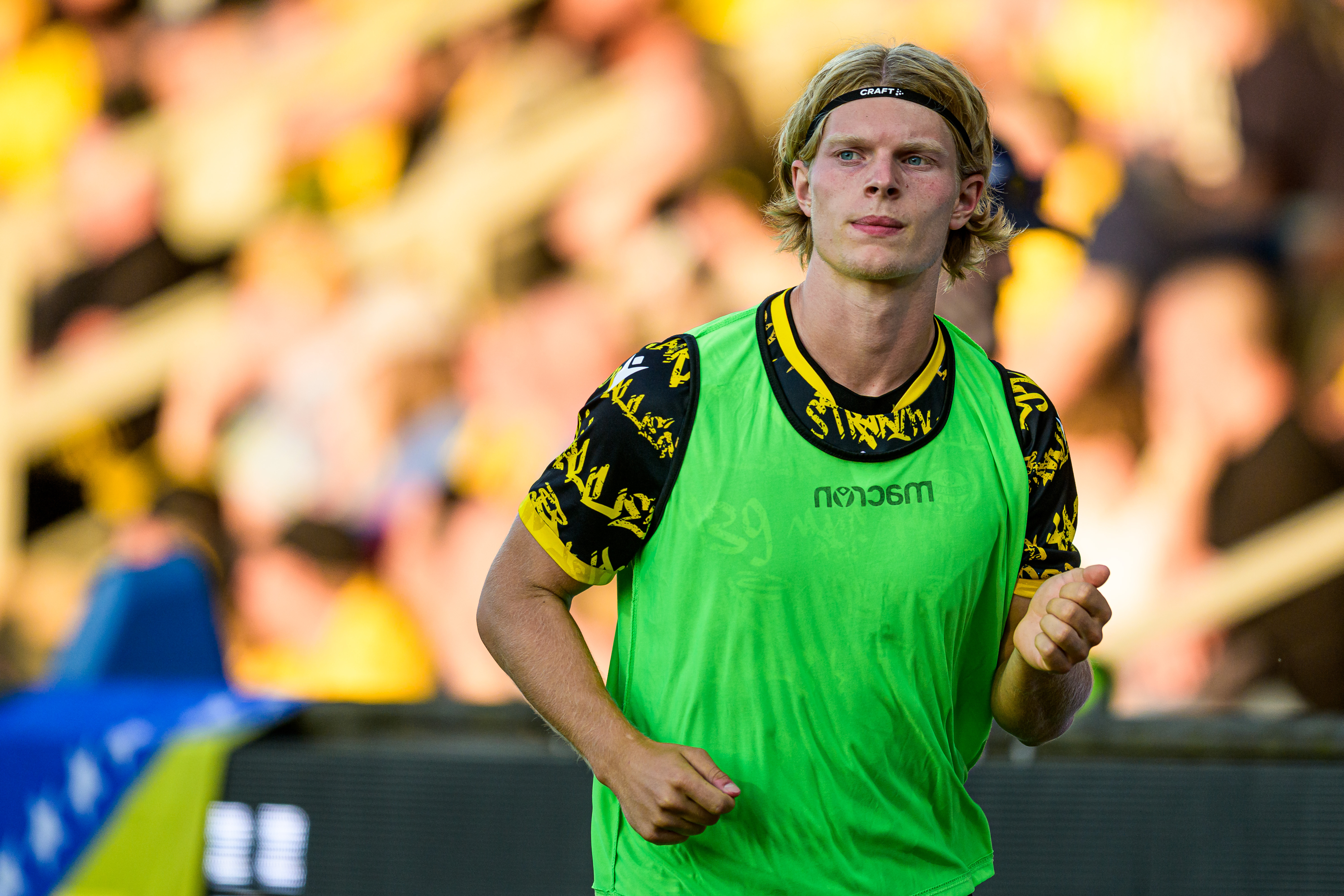 Uppgifter: AIK visar intresse för mittfältare hos konkurrent