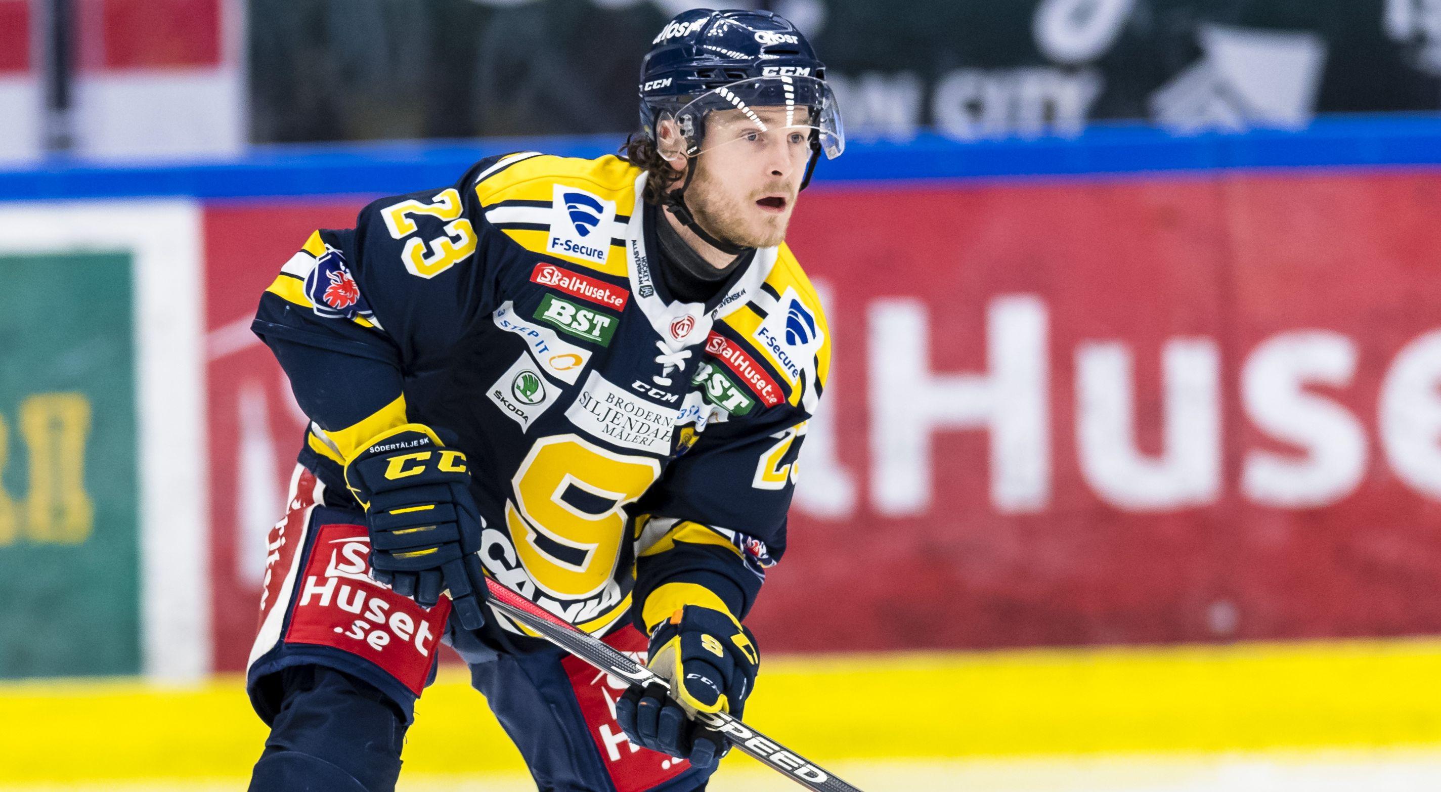Den SHL-meriterade backen har skrivit på ett korttidskontrakt med Södertälje