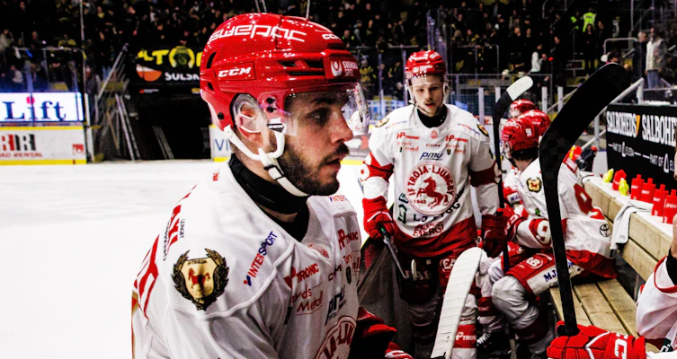 Forwarden lämnar svensk hockey