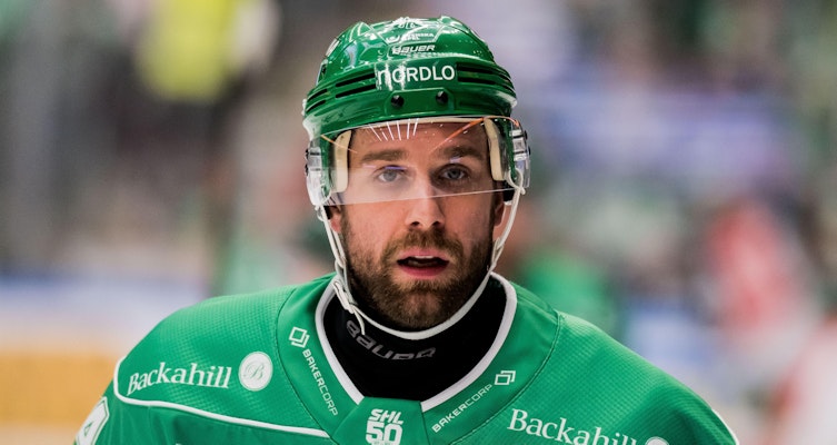 Sportchefen öppnar dörren för att behålla kanadensaren