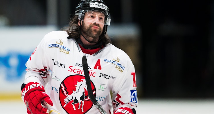 Hockeyettan-klubben jagar den SHL-meriterade backen