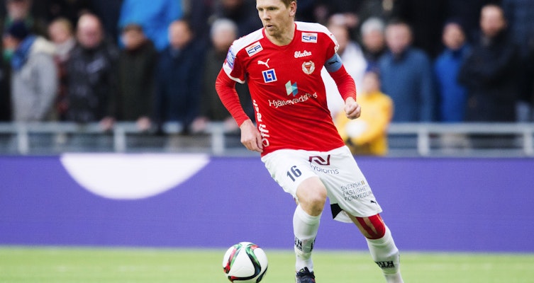 David Elm slutar med fotbollen