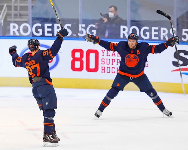 E891 DFB2 6218 46 CA B3 CE C7 EEC7 A8 E768