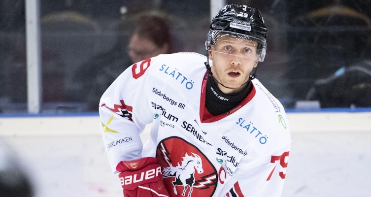 Ett tungt avbräck för det allsvenska laget - forwarden utnyttjar klausulen i kontraktet