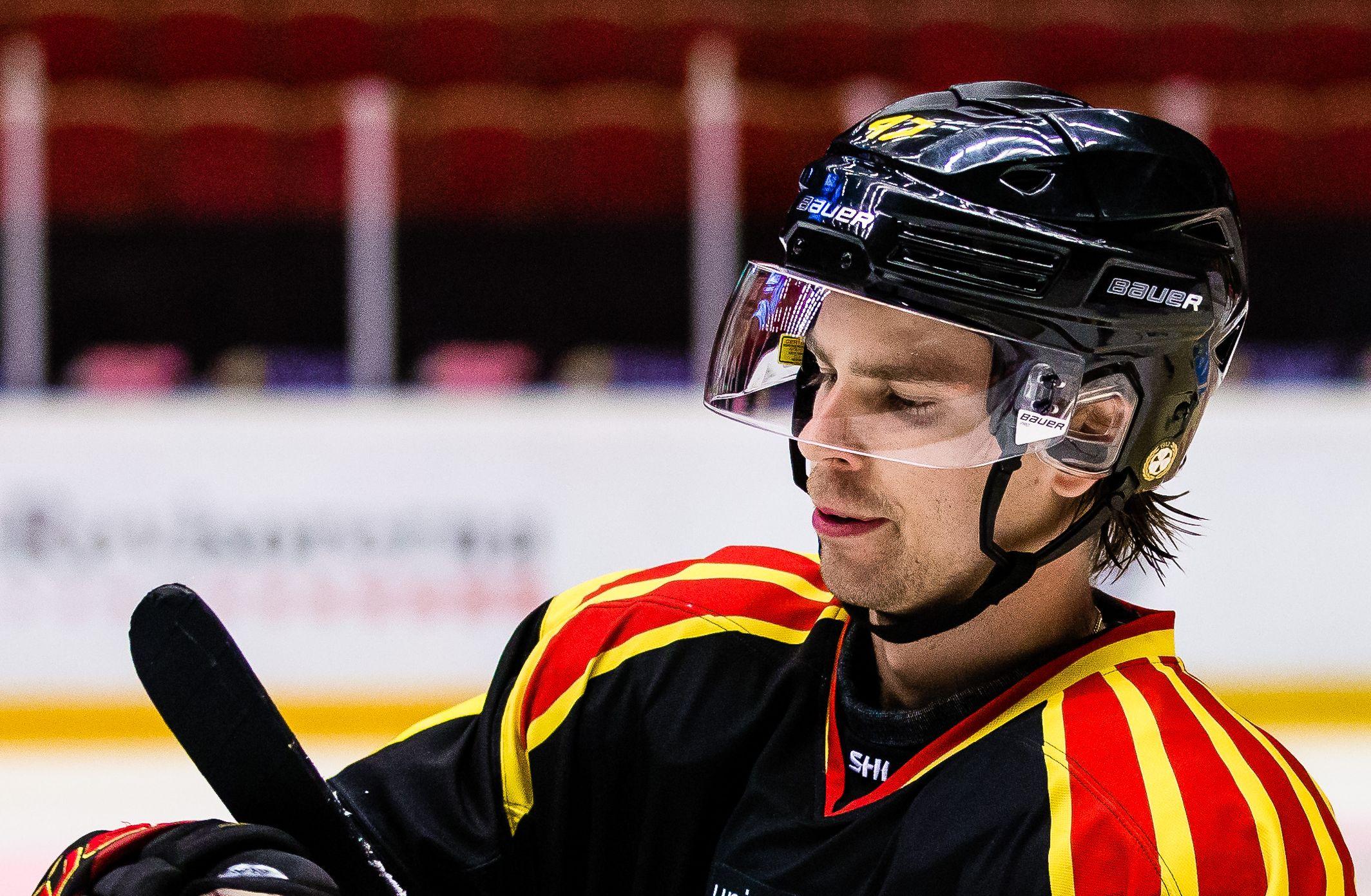 Den långtidsskadade Brynäs-backen har börjat träna på is