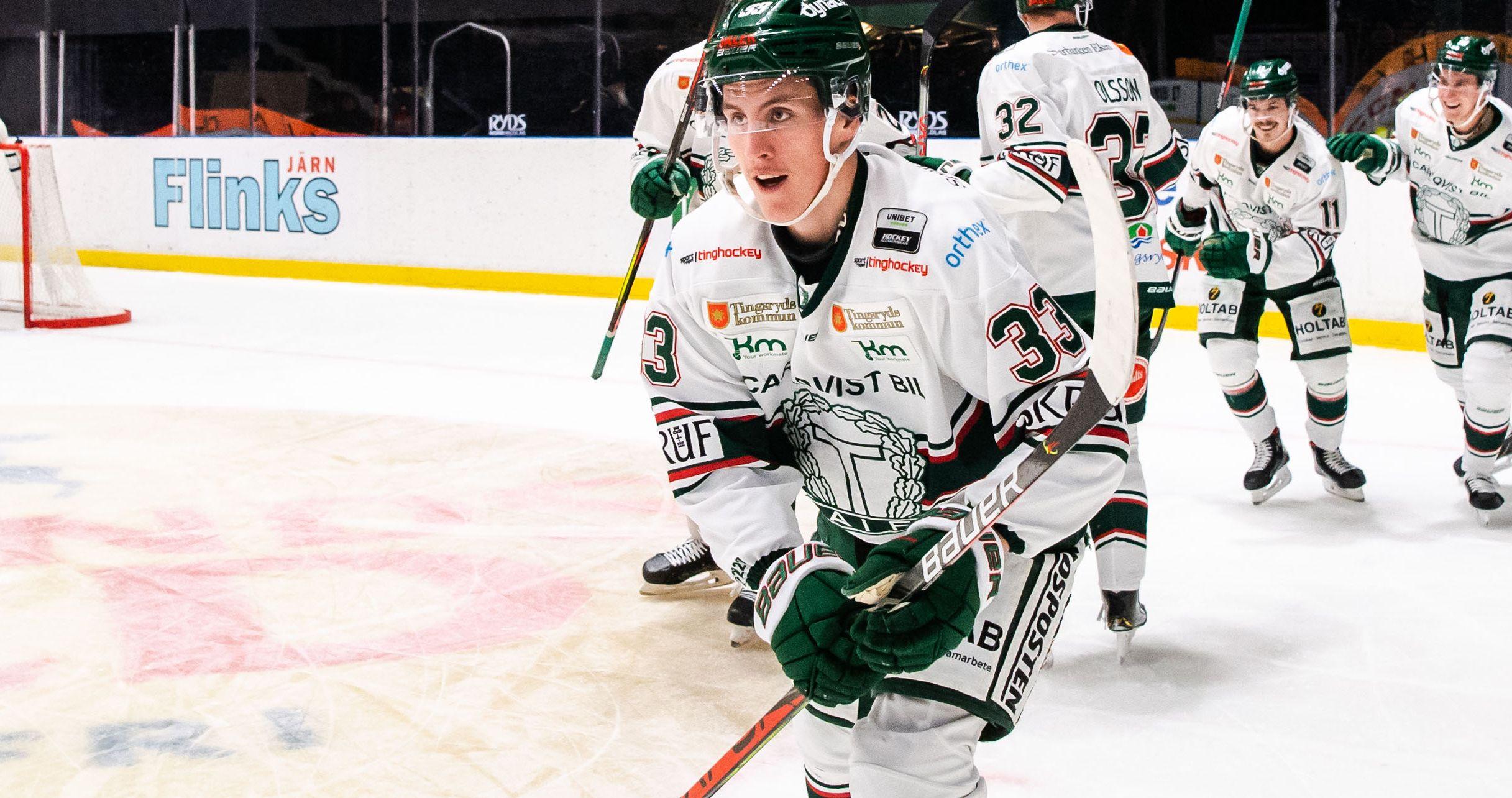 Forwarden blir kvar i HockeyAllsvenskan