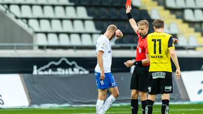 Filip Dagerstal rott kort foto Michael Erichsen
