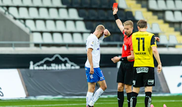 Filip Dagerstal rott kort foto Michael Erichsen
