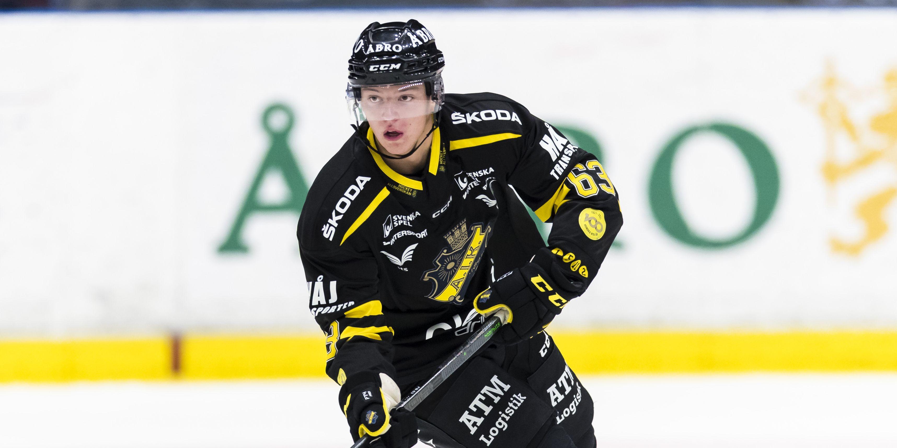 Filip Bratt har skrivit på