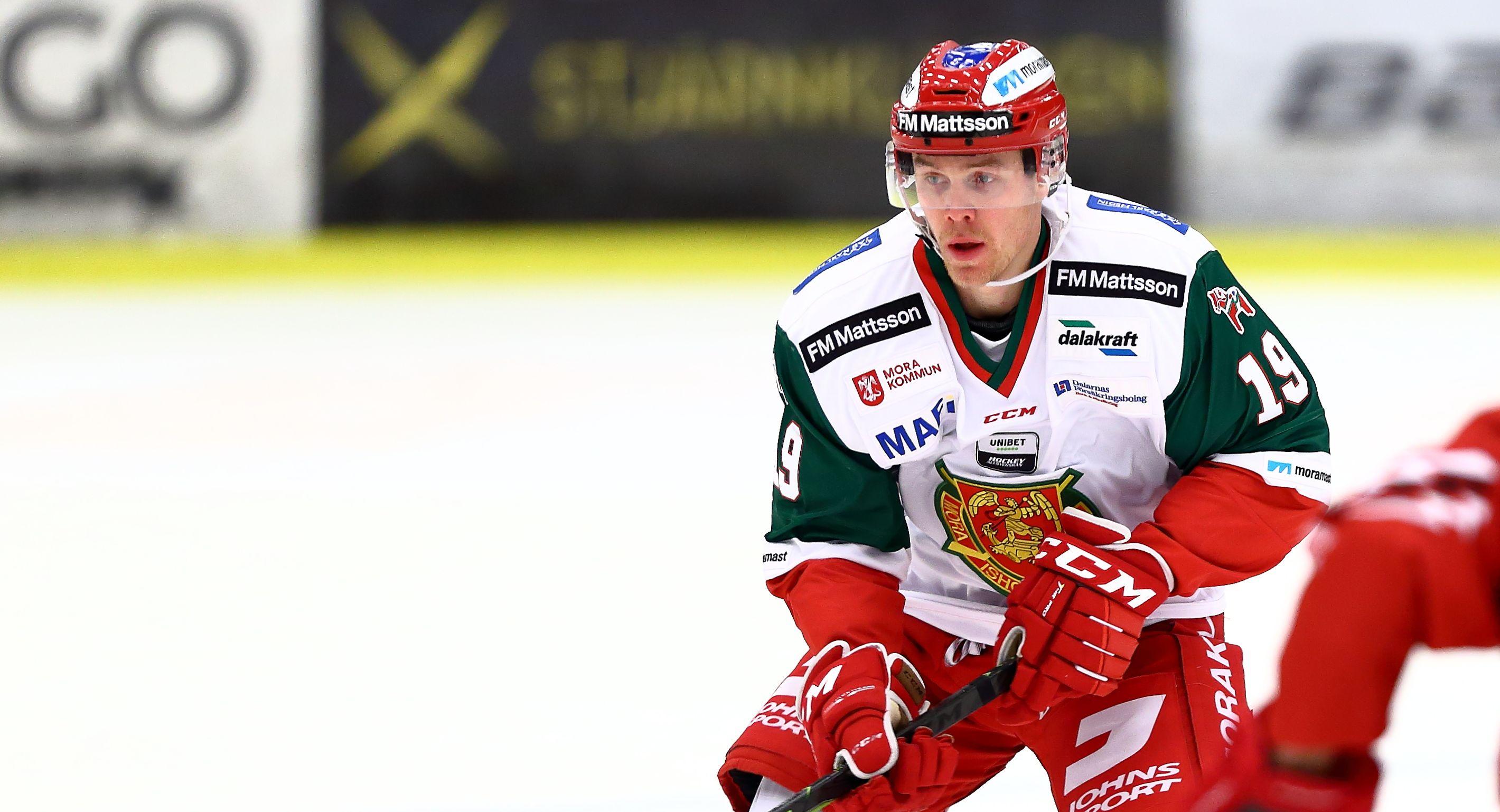 Forwarden avstängd i tre matcher