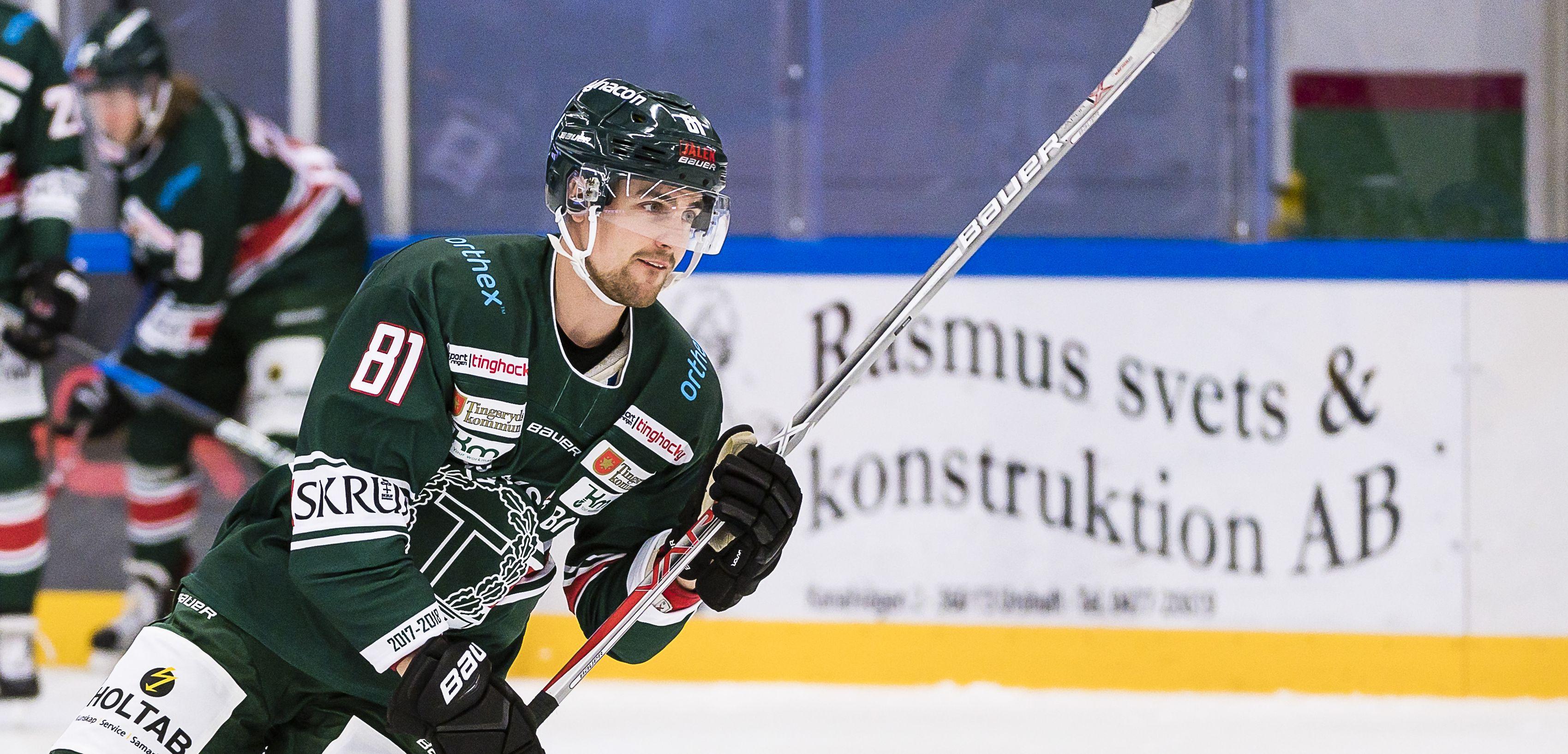 Forwarden med 313 allsvenska matcher på meritlistan hamnar i Division 2