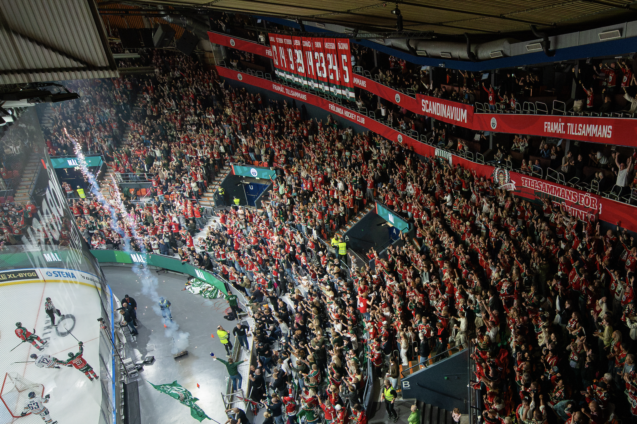Nytt publikrekord när SHL-premiären spelades