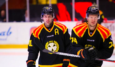 Greg Scott jublar med Nicklas Danielsson