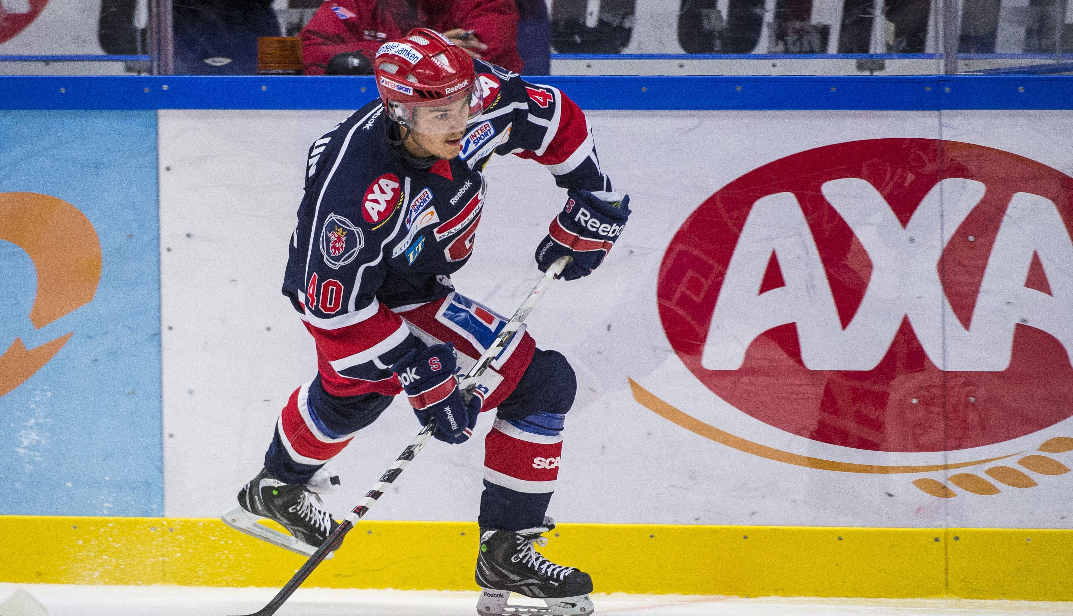 Forwarden med 113 matcher i HockeyAllsvenskan på meritlistan är tillbaka i Hockeyettan